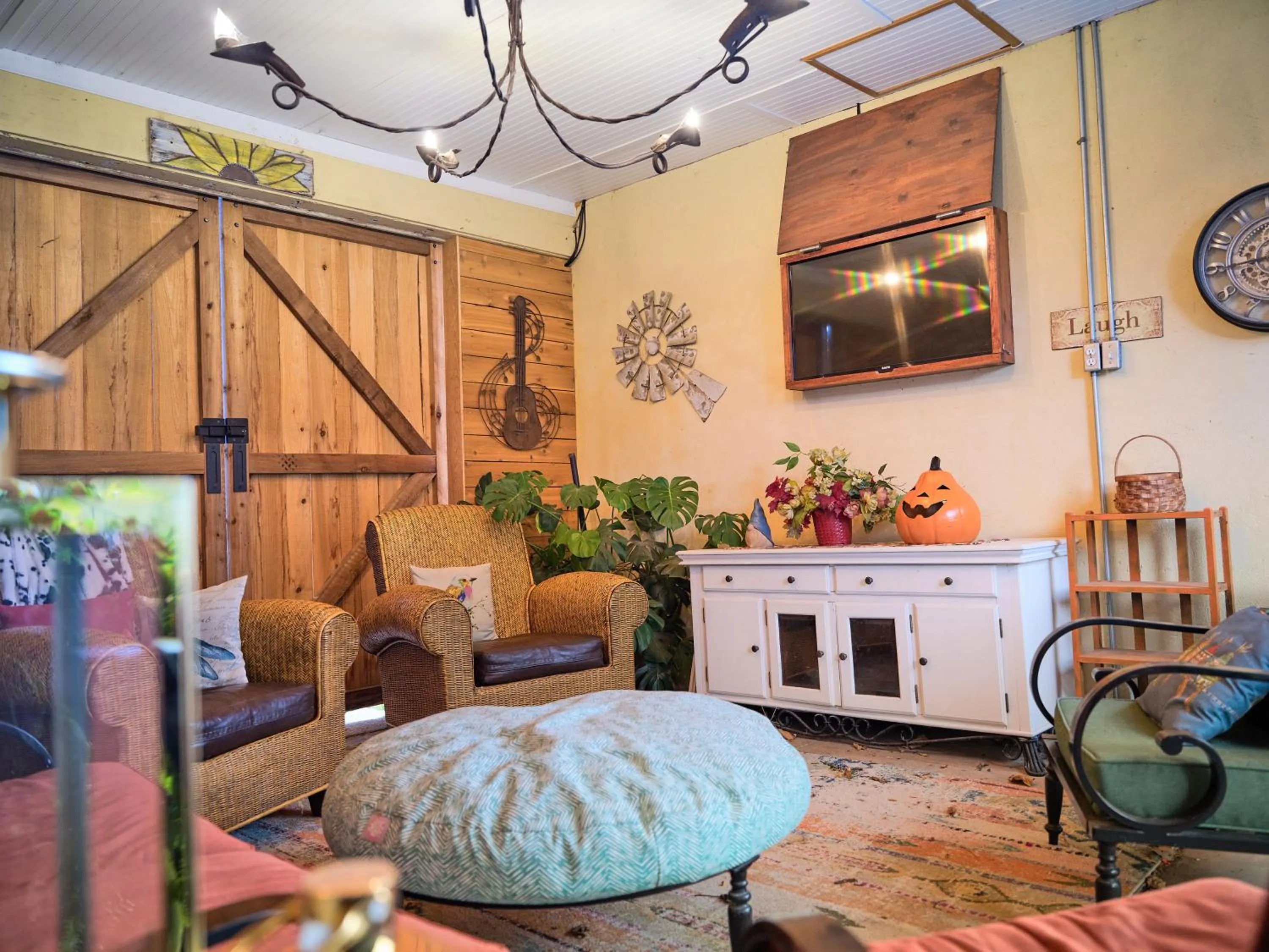 Patio in The Crest Motel