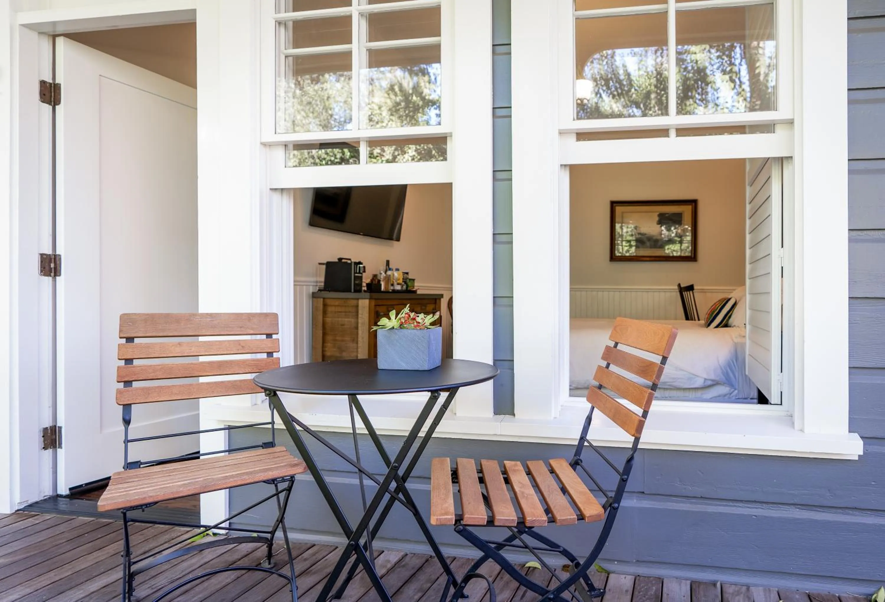 Patio in Brannan Cottage Inn