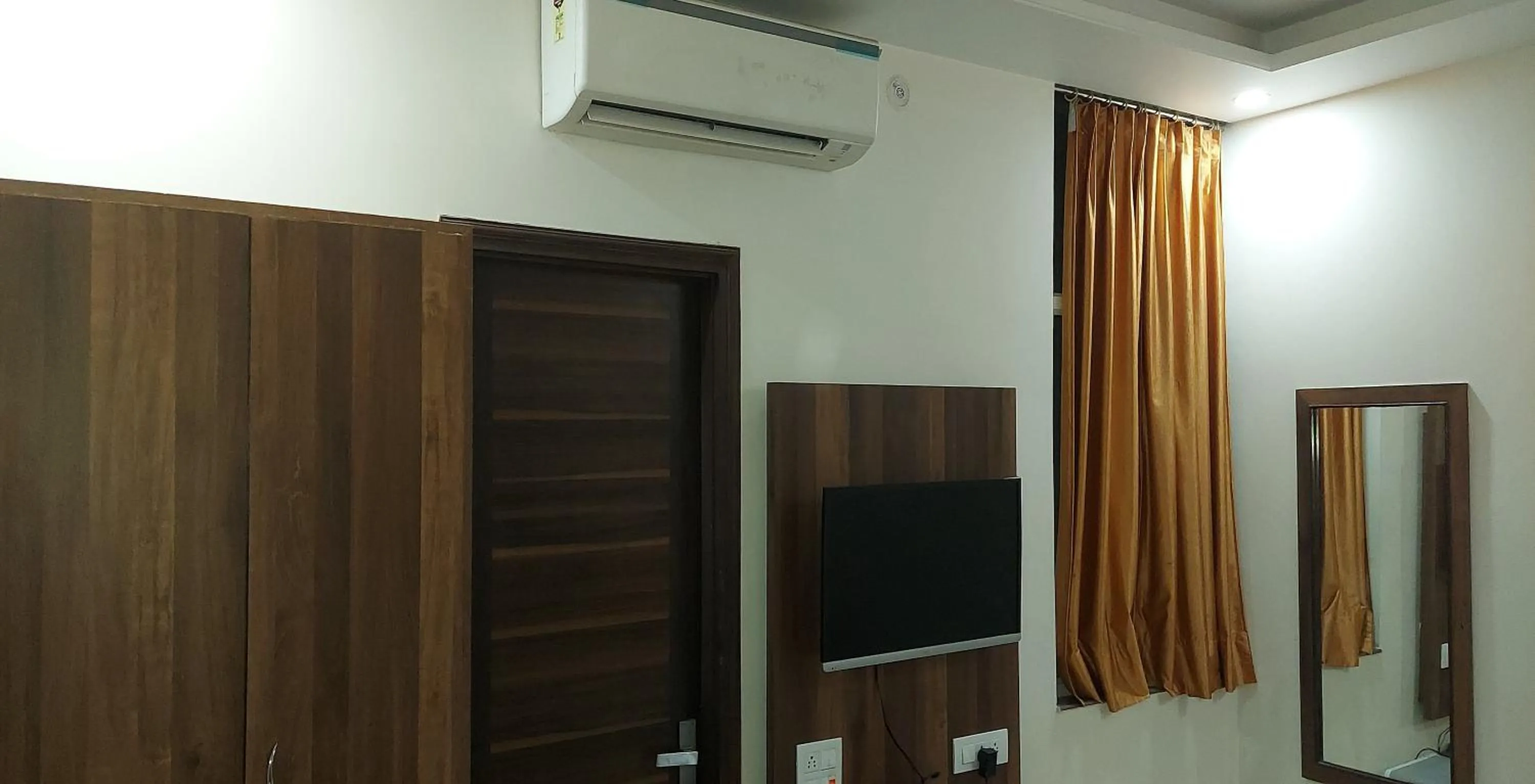 TV and multimedia in Hotel Reeve Inn