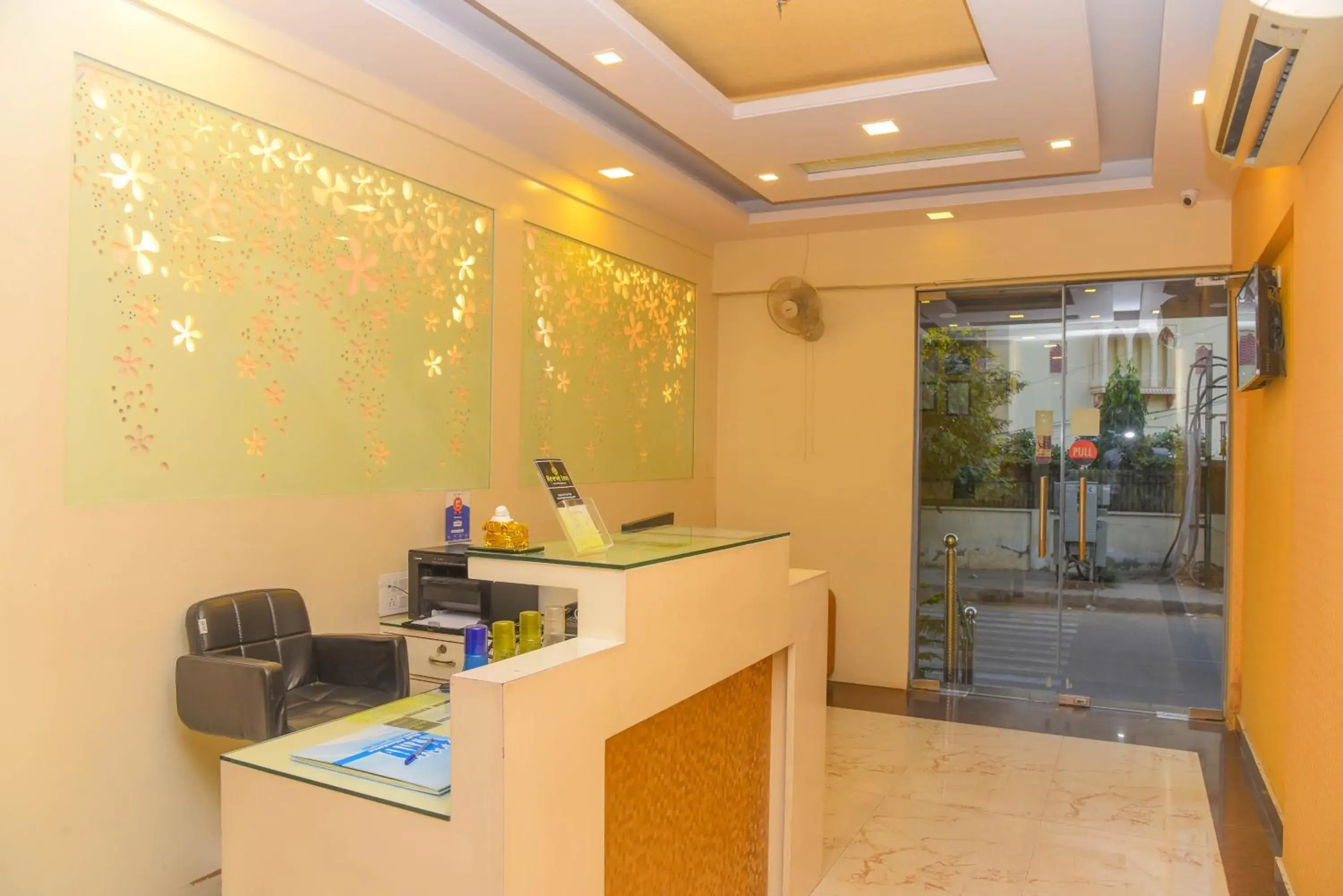 Lobby or reception in Hotel Reeve Inn Lobby or reception in Hotel Reeve Inn