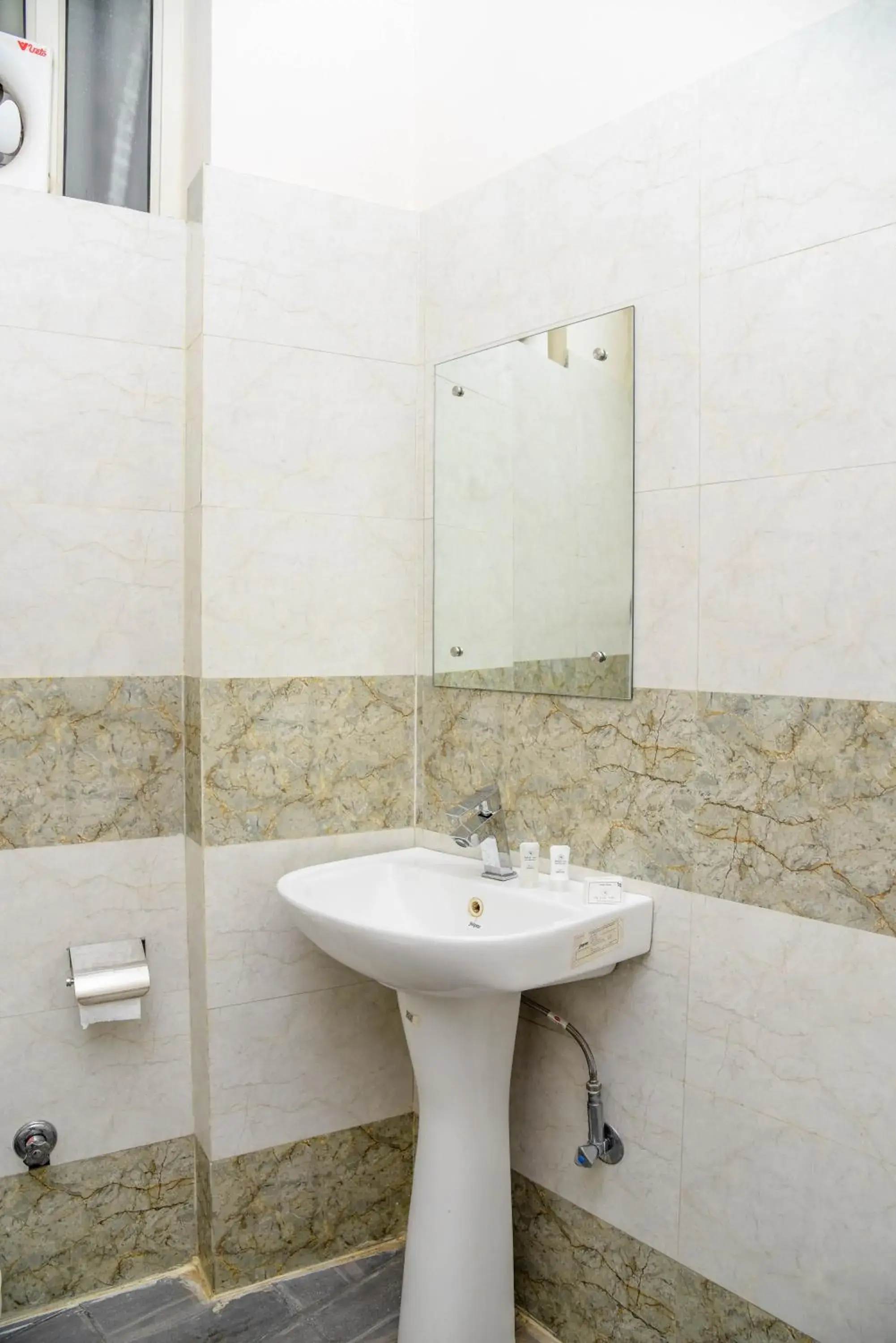 Bathroom in Hotel Reeve Inn Bathroom in Hotel Reeve Inn