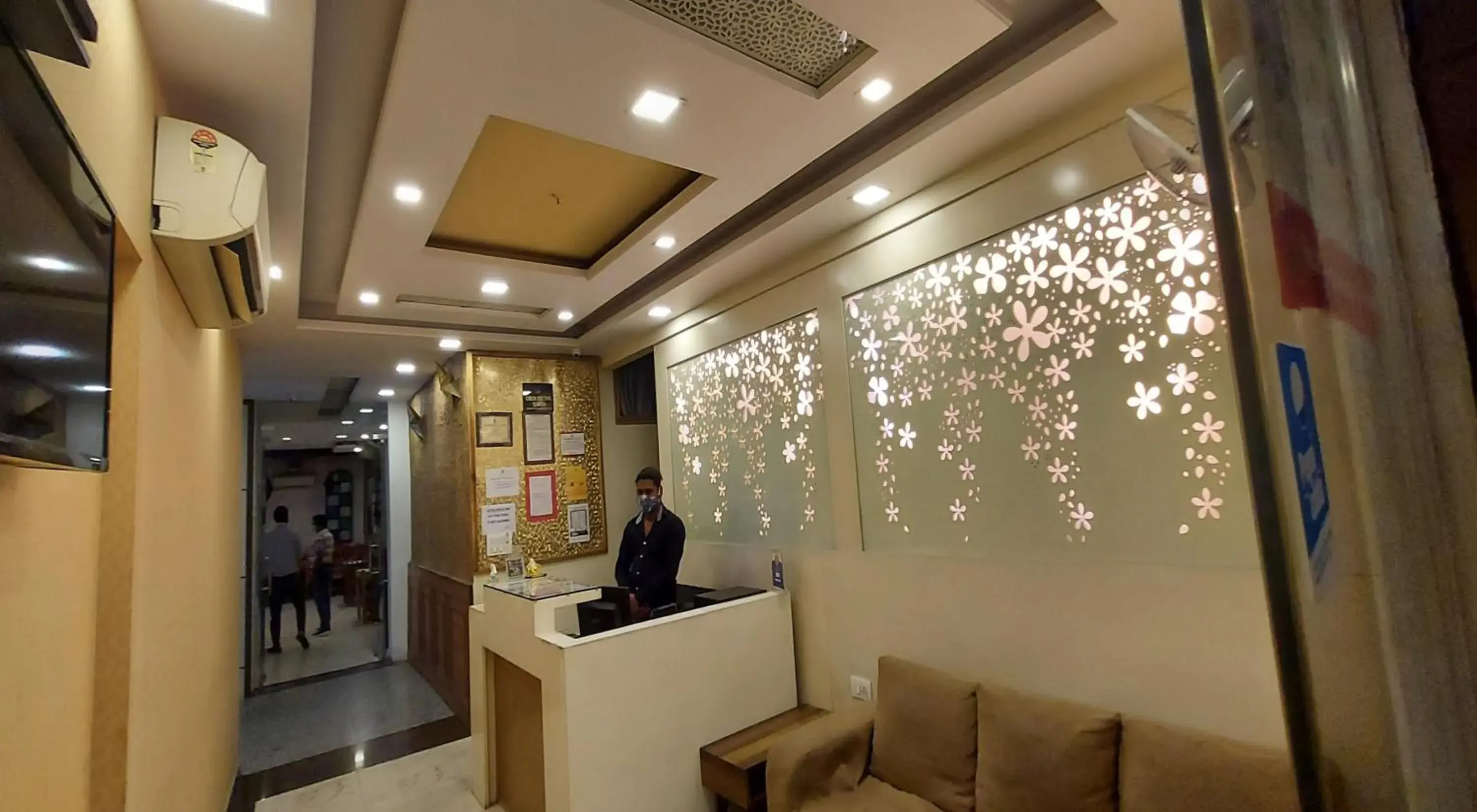 Lobby or reception in Hotel Reeve Inn Lobby or reception in Hotel Reeve Inn