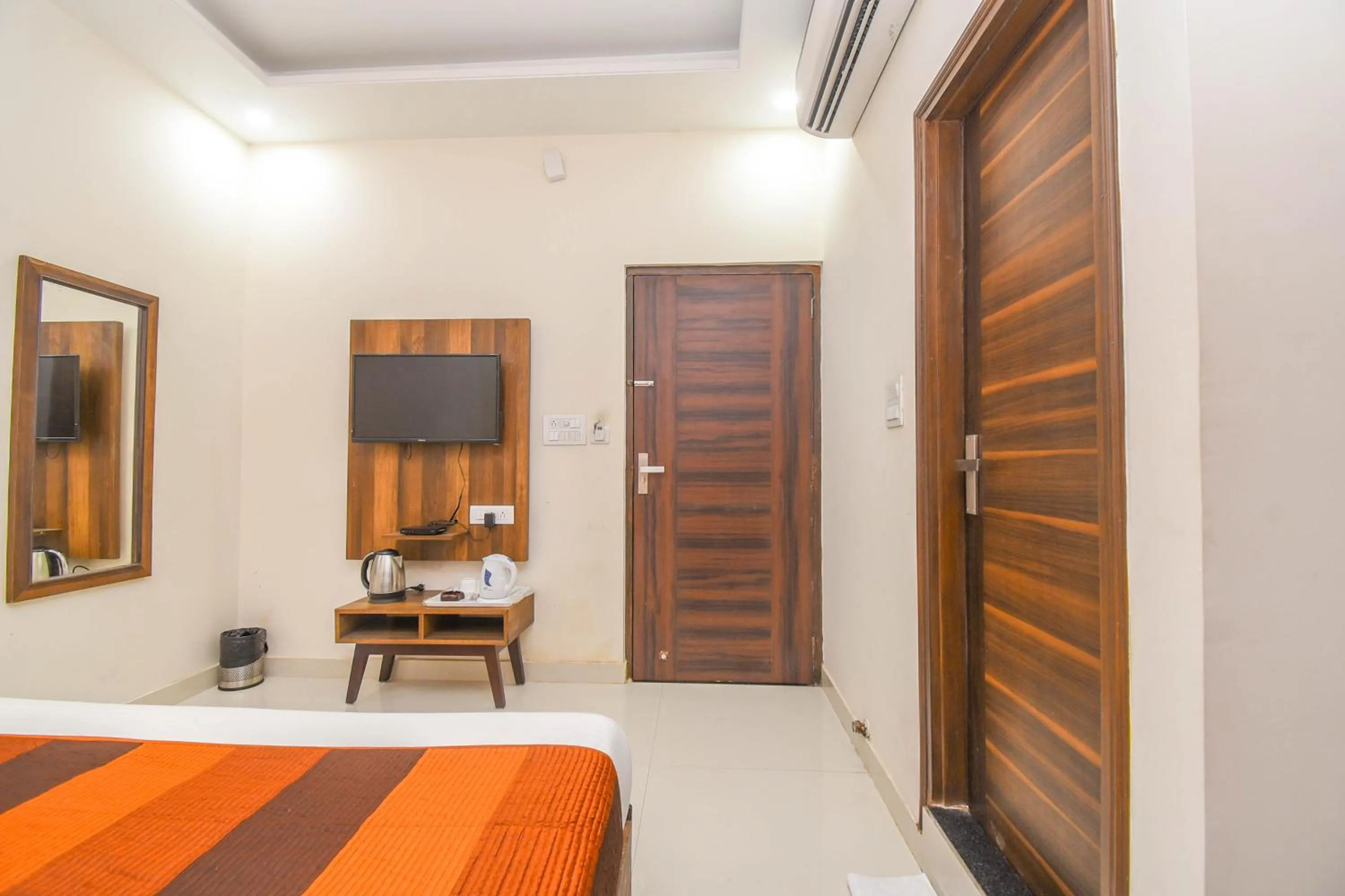 Photo of the whole room, Bed in Hotel Reeve Inn