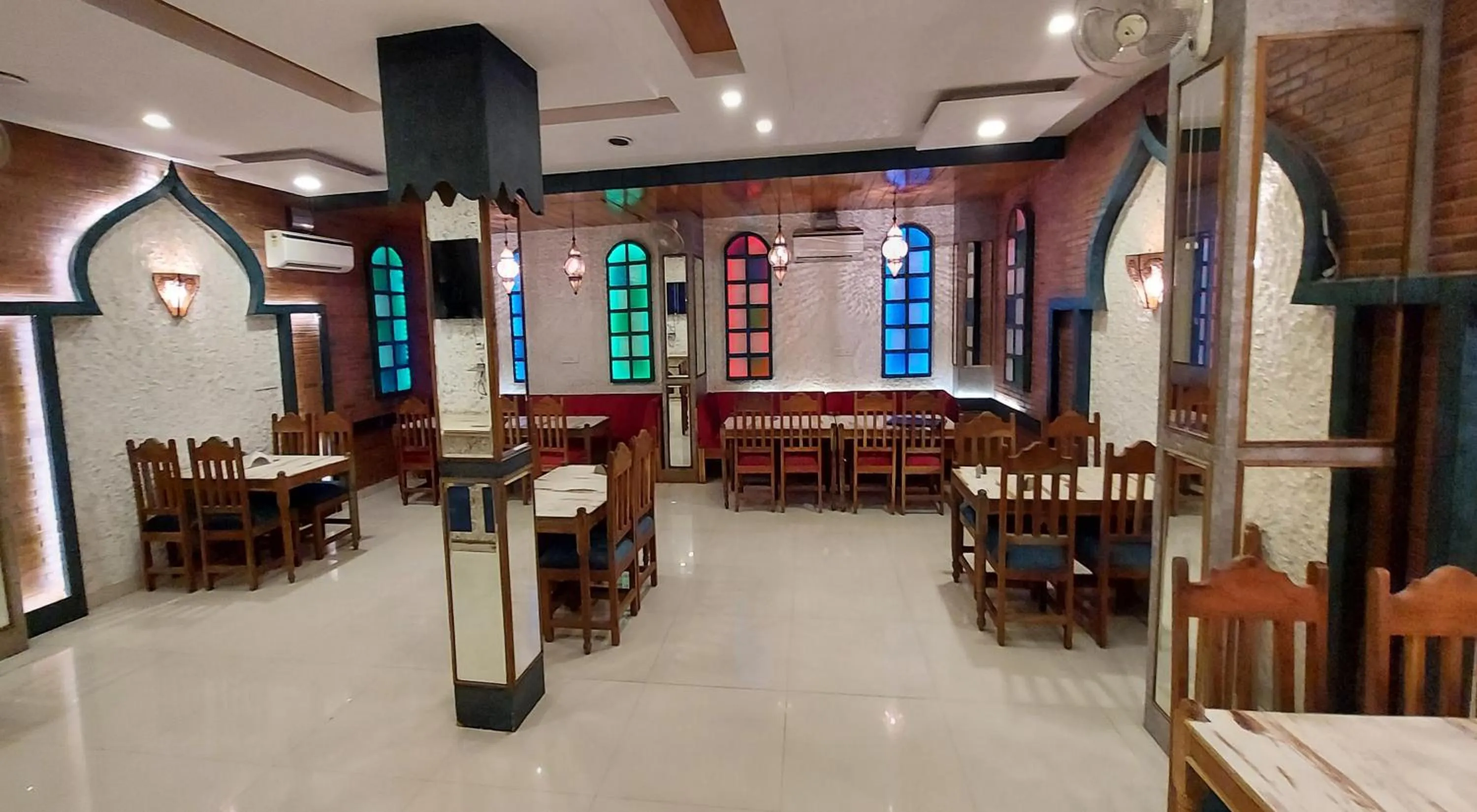 Restaurant/places to eat in Hotel Reeve Inn