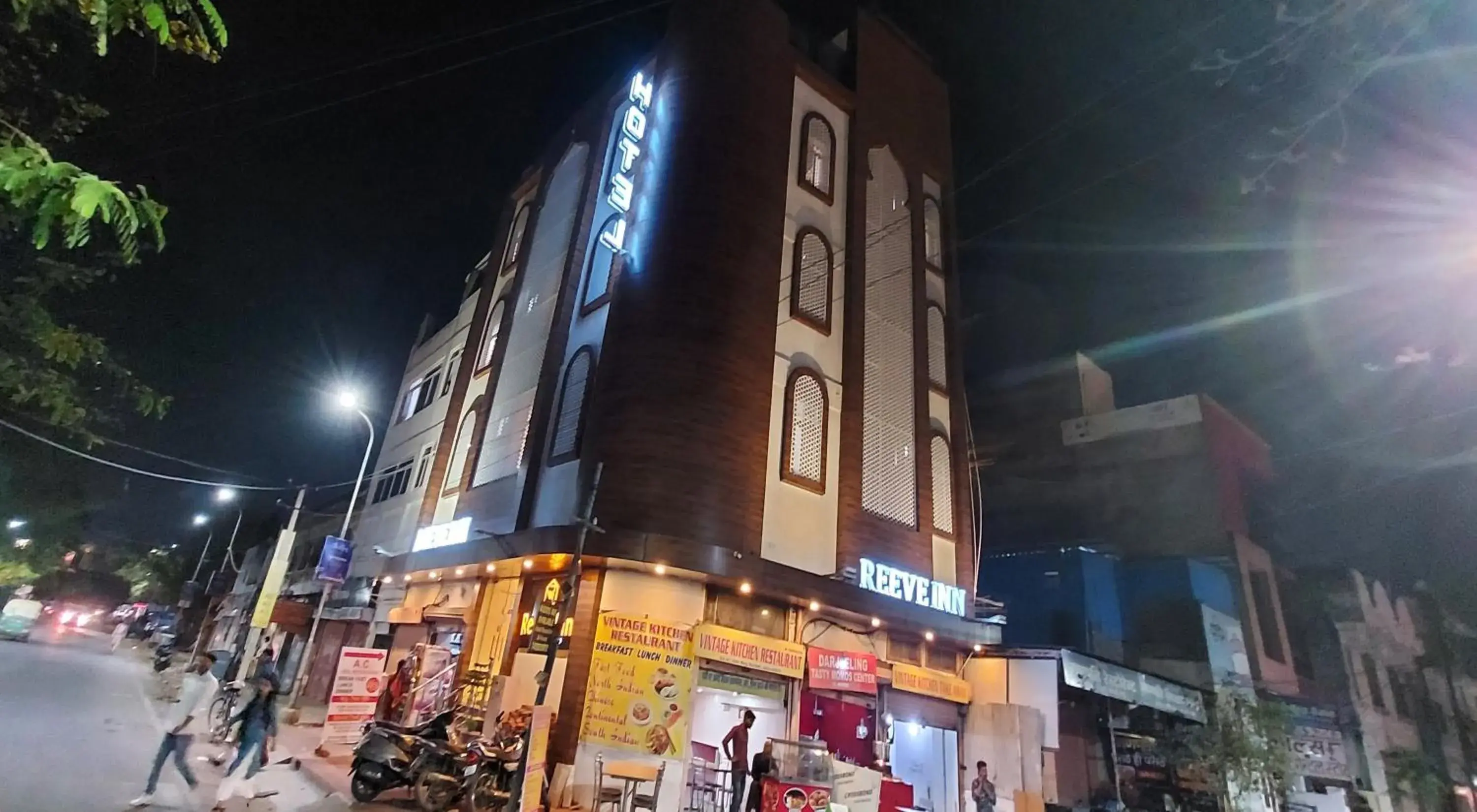 Property building in Hotel Reeve Inn Property building in Hotel Reeve Inn