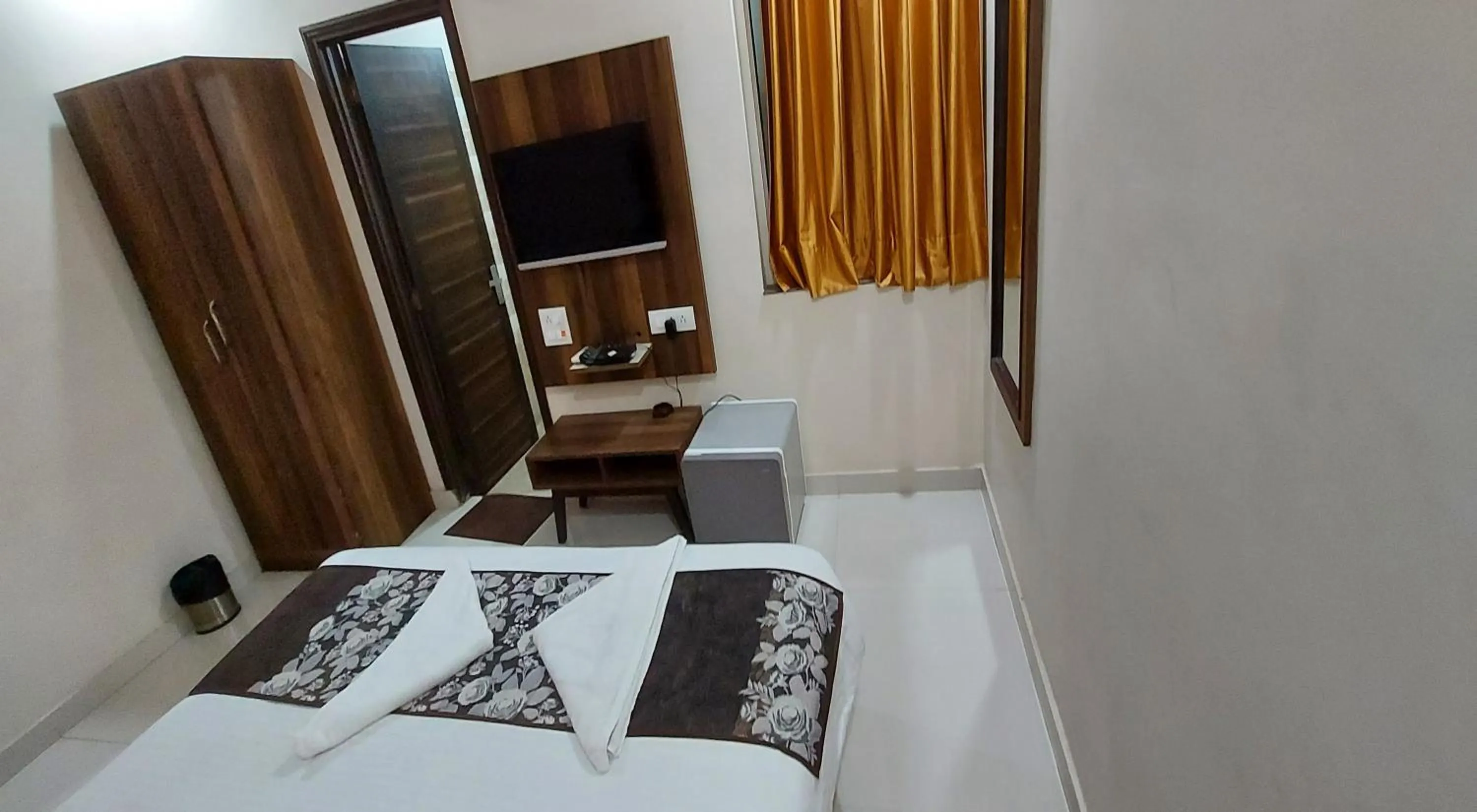 Photo of the whole room, Bed in Hotel Reeve Inn