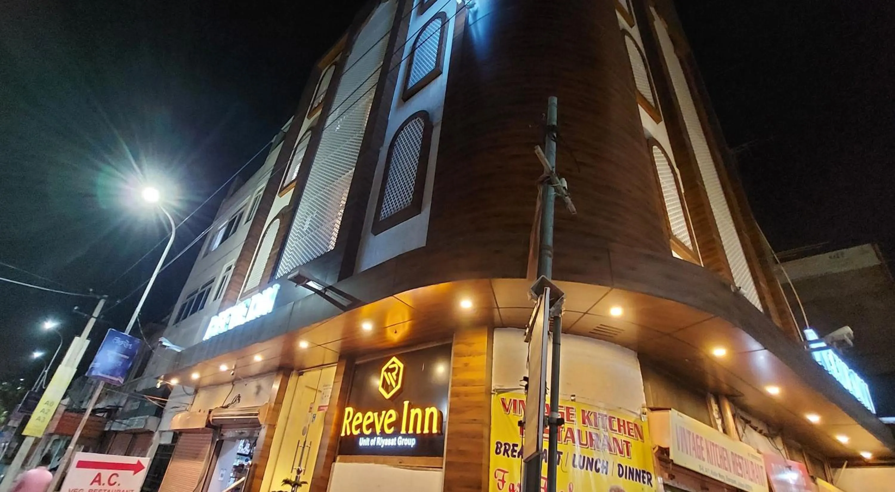 Property building in Hotel Reeve Inn