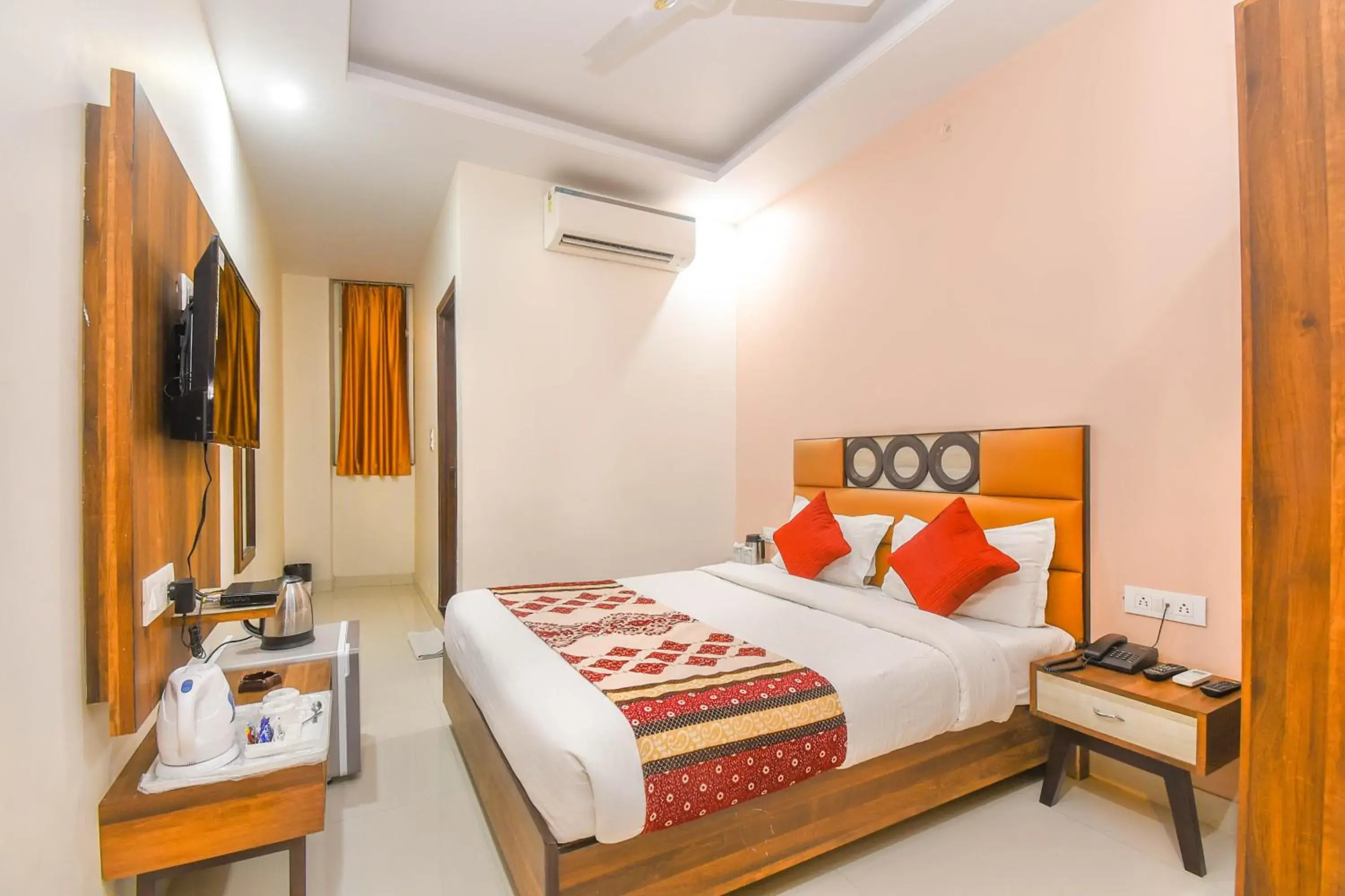 Bedroom, Bed in Hotel Reeve Inn Bedroom, Bed in Hotel Reeve Inn