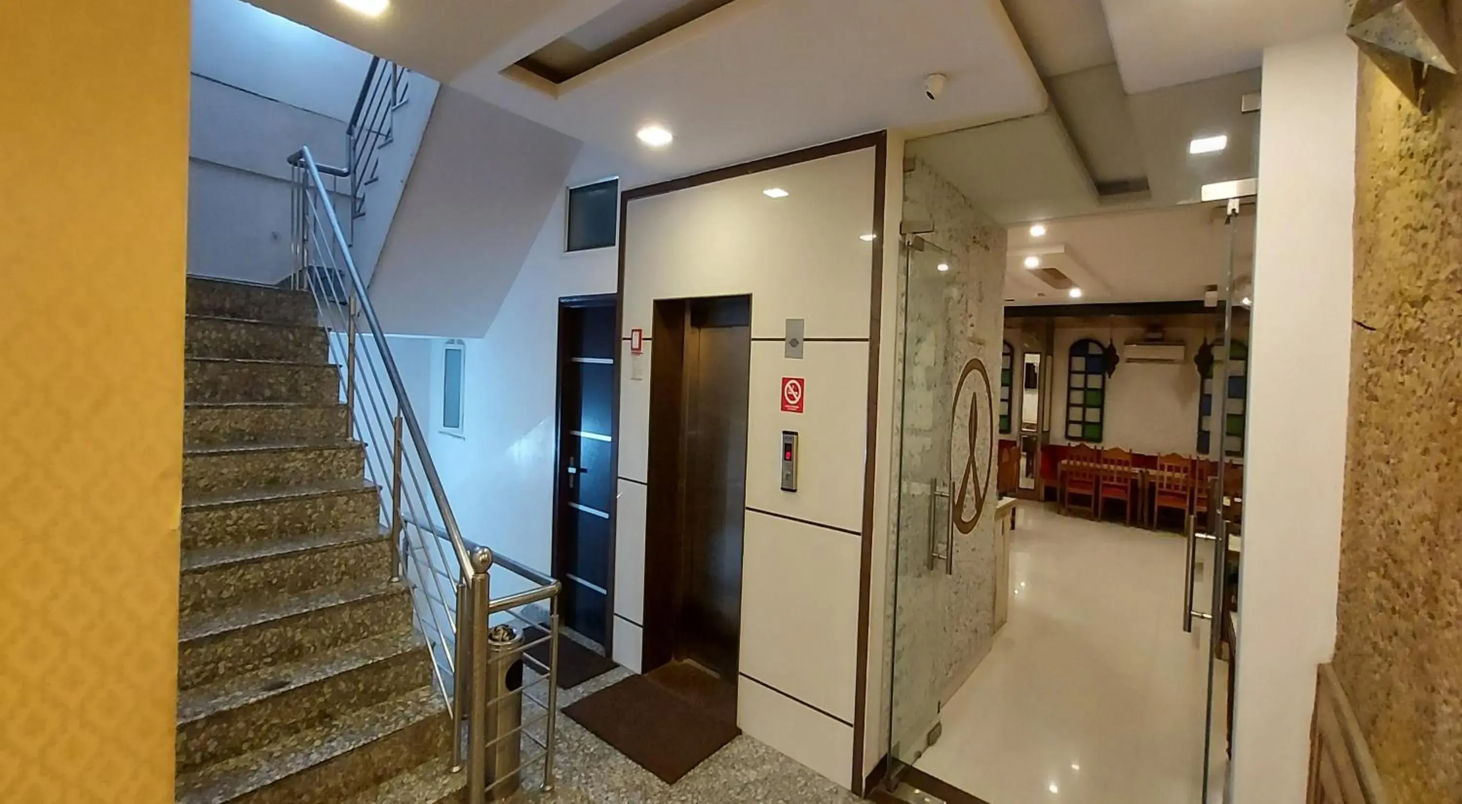 Facade/entrance in Hotel Reeve Inn Facade/entrance in Hotel Reeve Inn