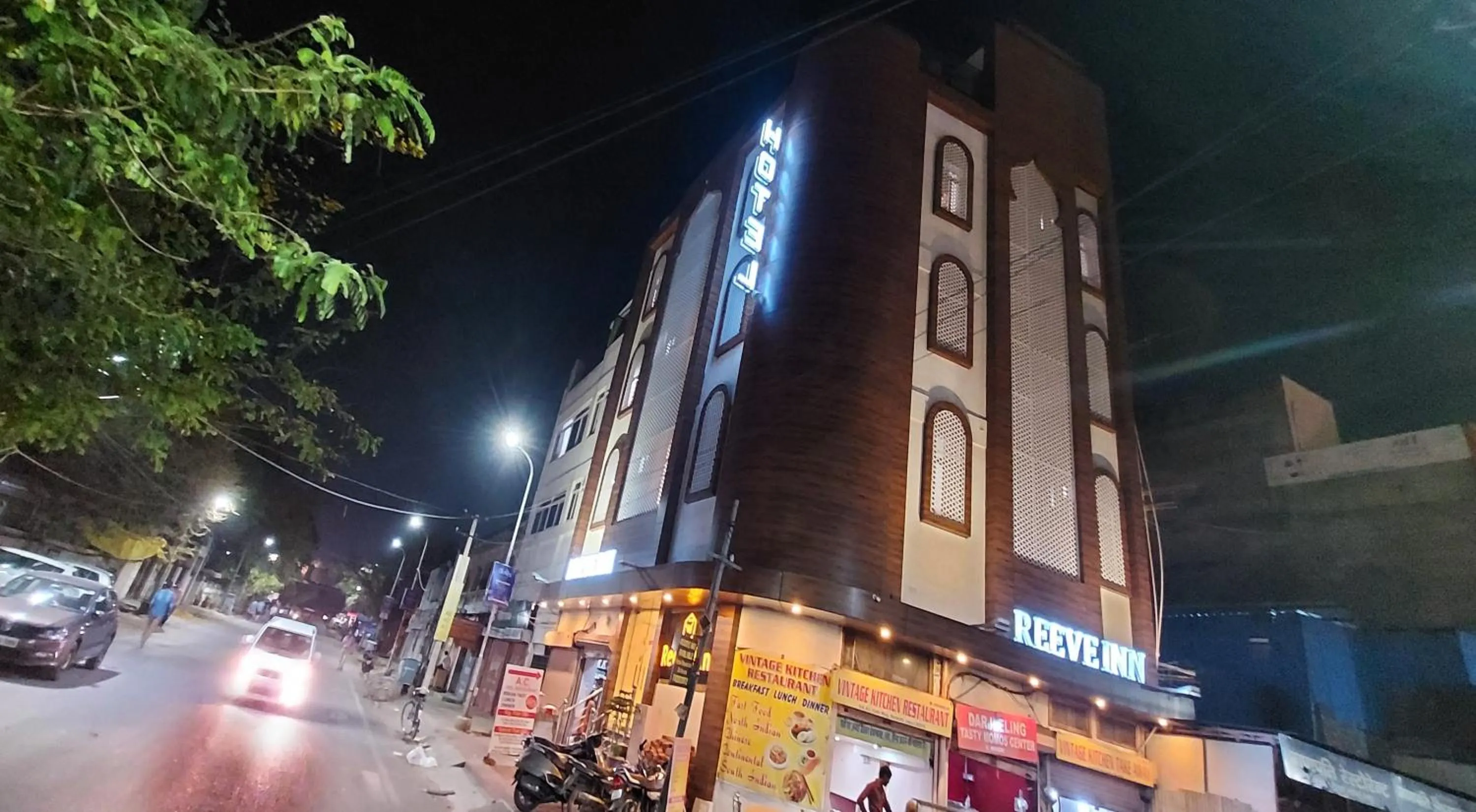 Street view in Hotel Reeve Inn