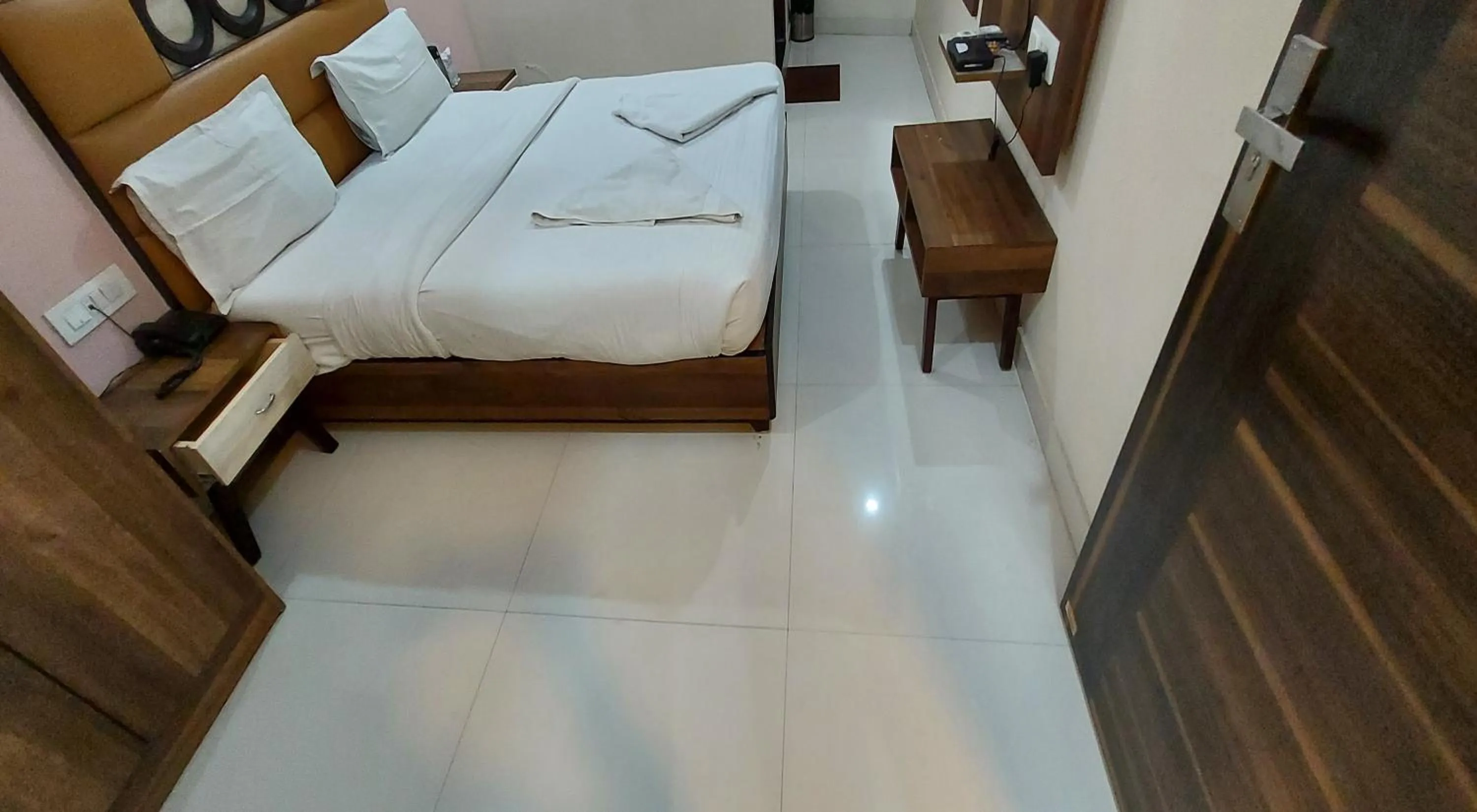 Photo of the whole room, Bed in Hotel Reeve Inn