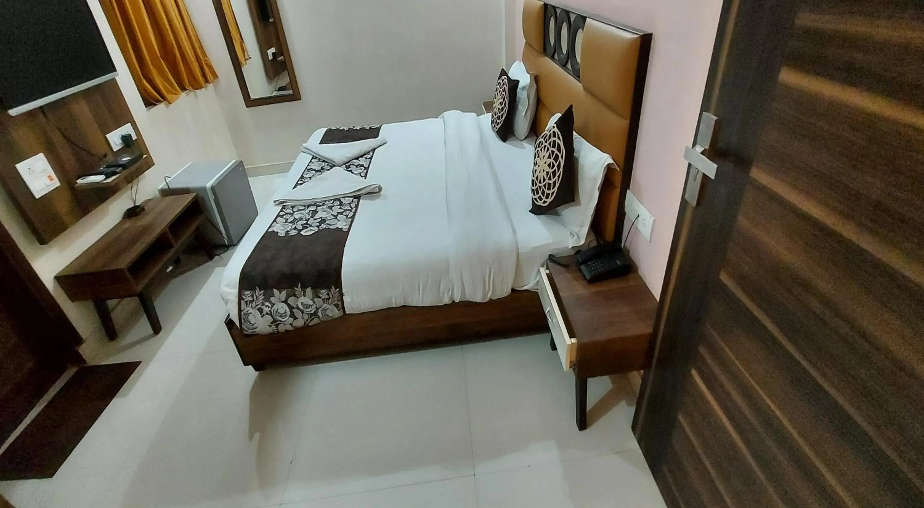 Photo of the whole room, Bed in Hotel Reeve Inn