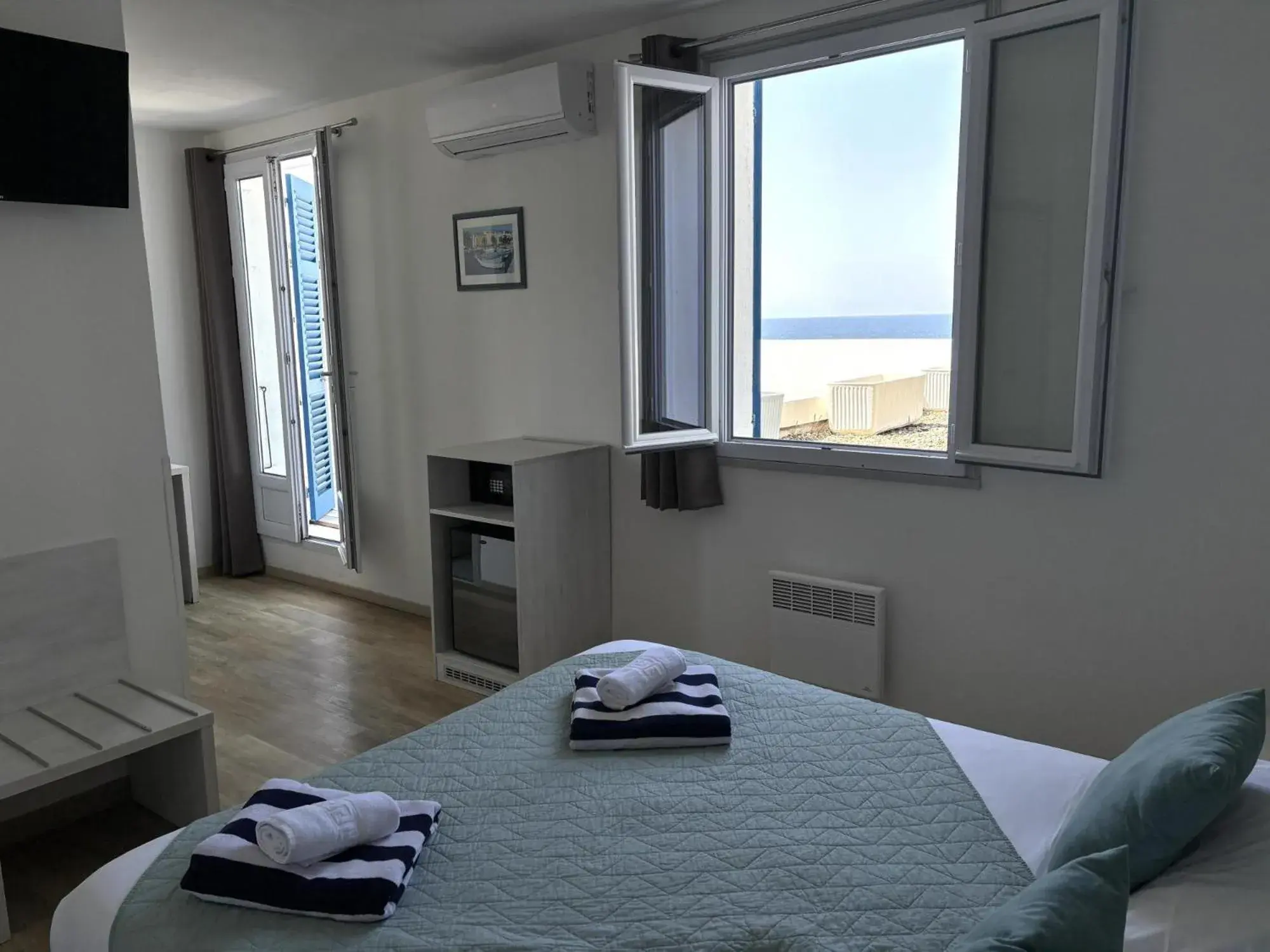 Bed in Hotel Bellevue Bed in Hotel Bellevue