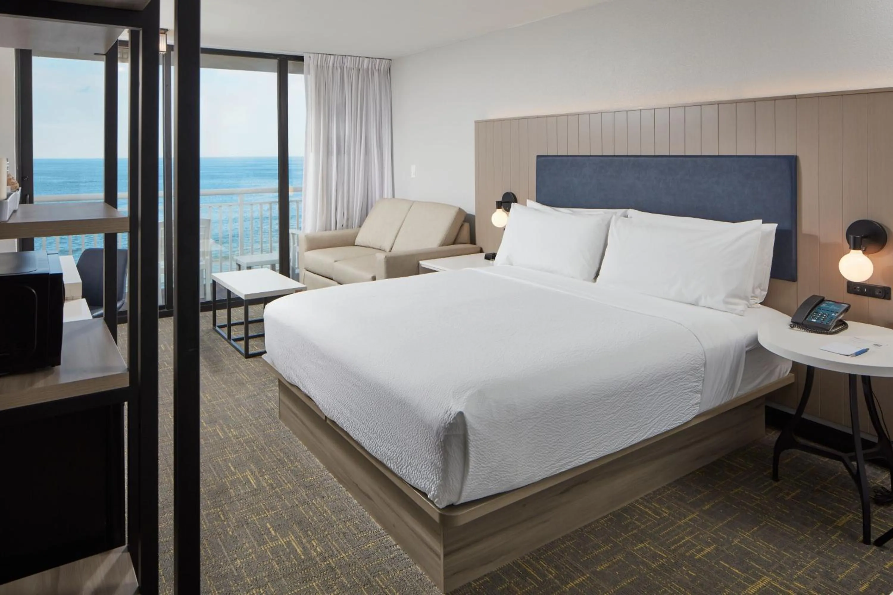 Photo of the whole room, Bed in Four Points by Sheraton Virginia Beach Oceanfront