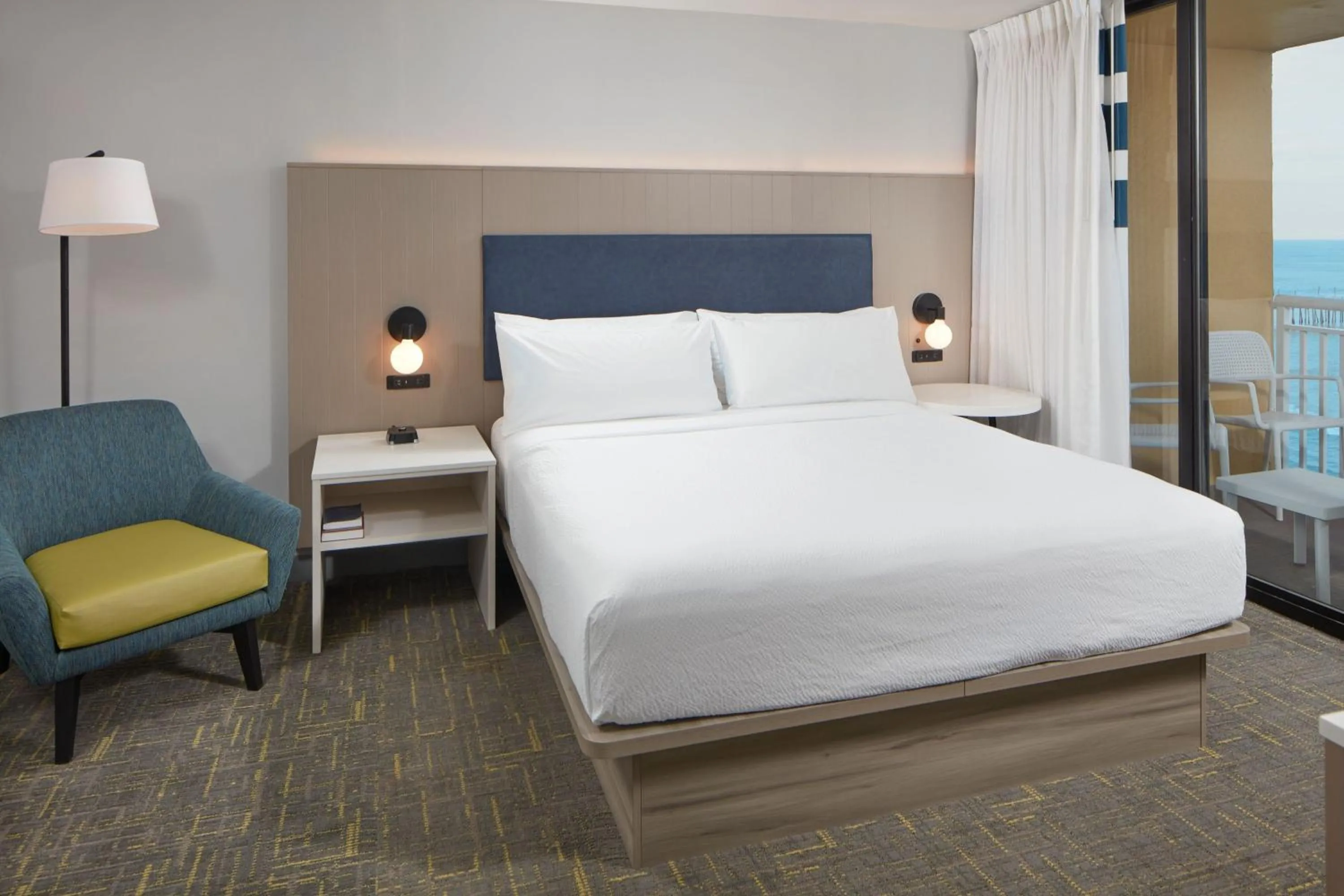 Photo of the whole room, Bed in Four Points by Sheraton Virginia Beach Oceanfront