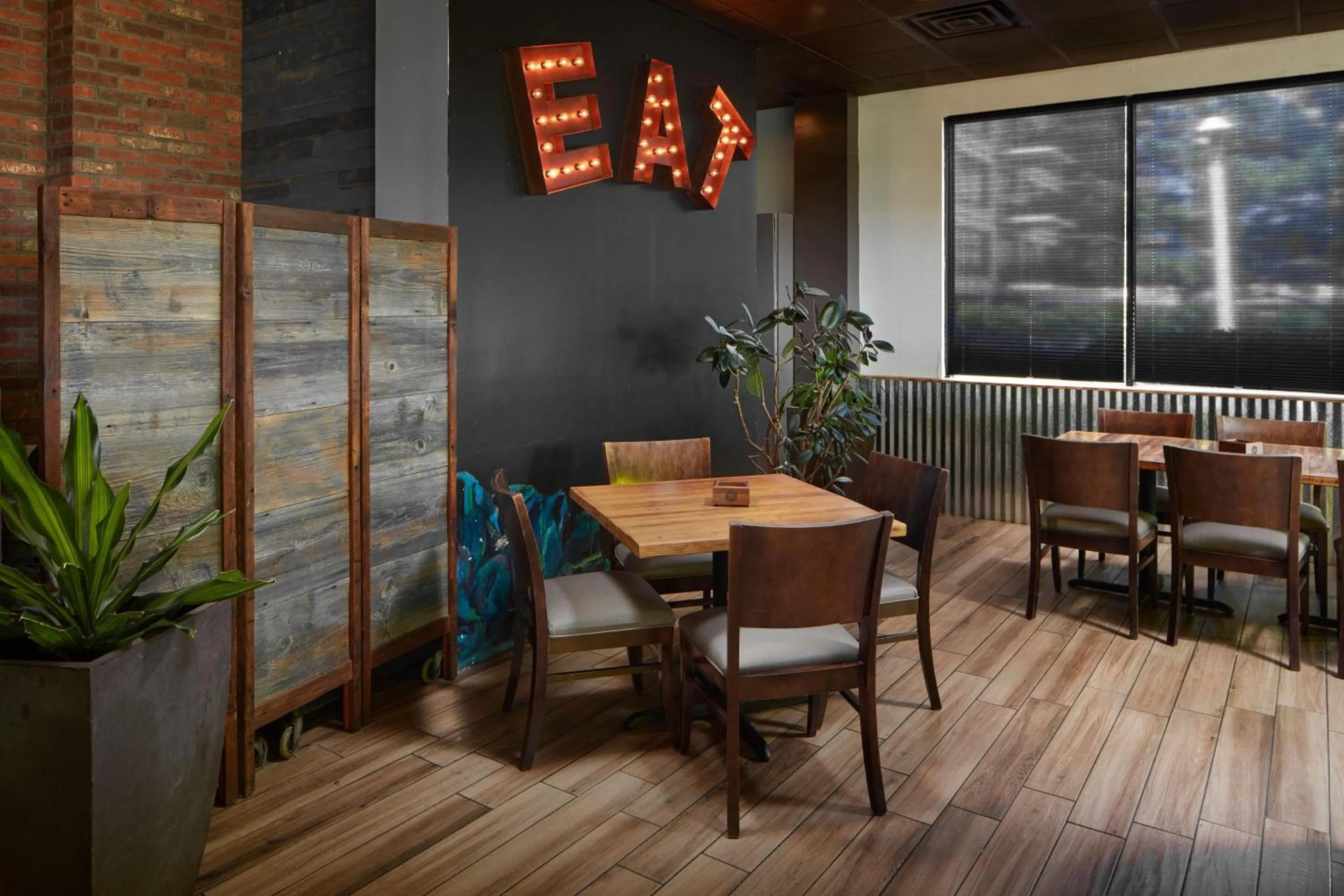 Restaurant/places to eat in Four Points by Sheraton Virginia Beach Oceanfront