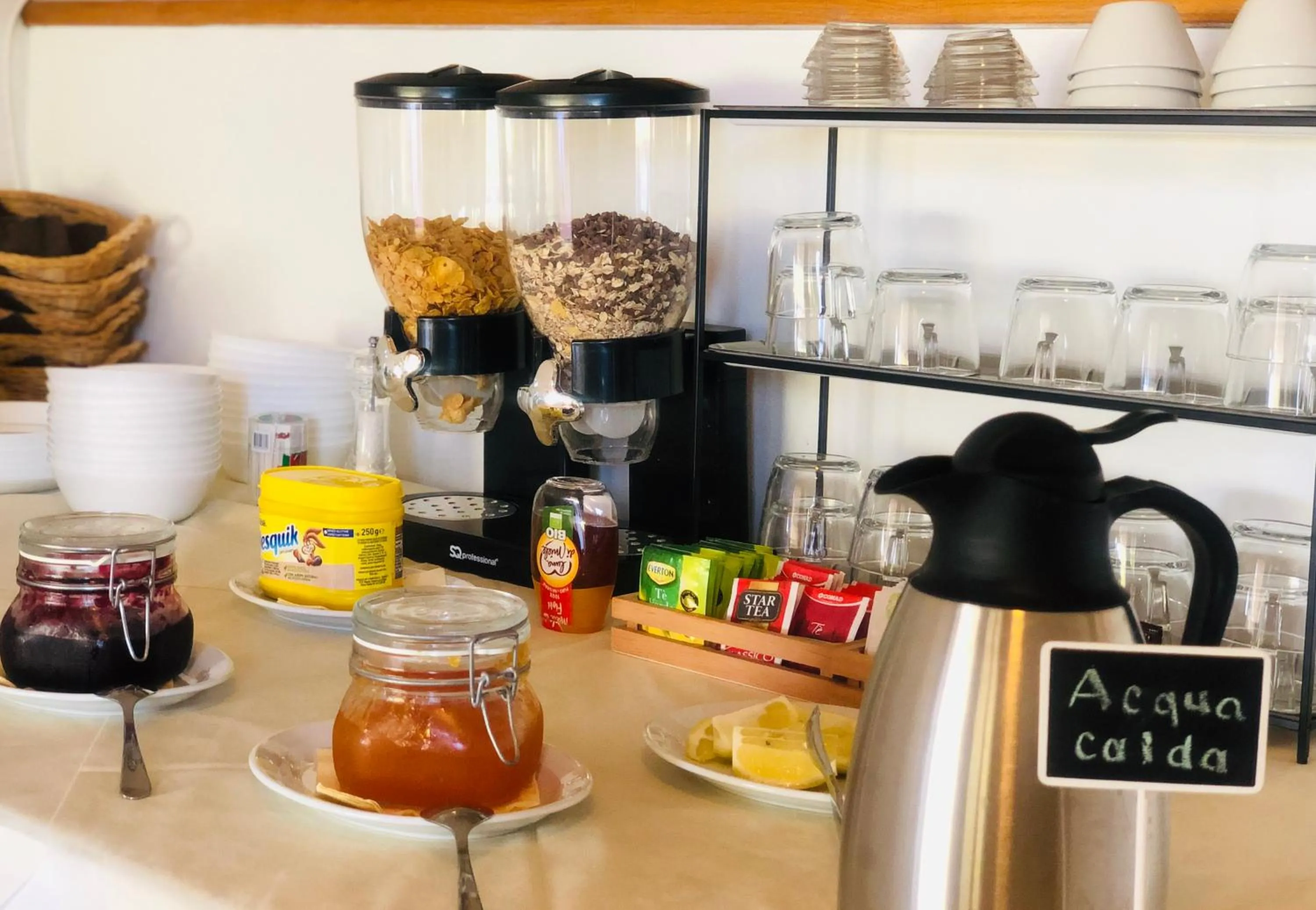 Breakfast in Villa Lavinia B&B