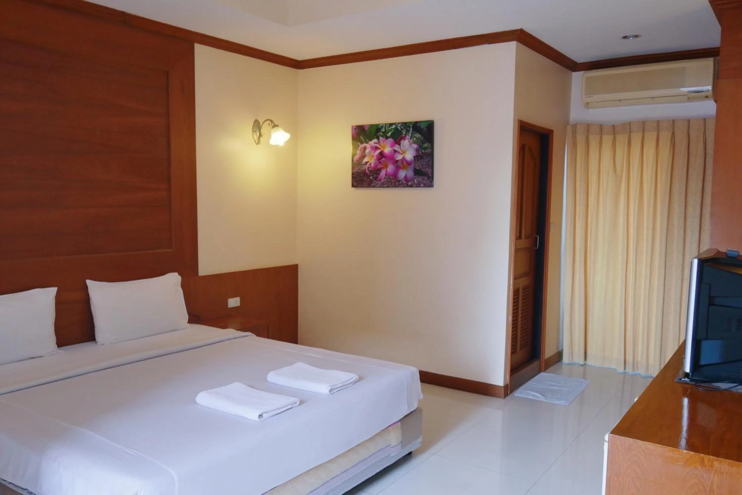 Bed in Baan JPN Hotel