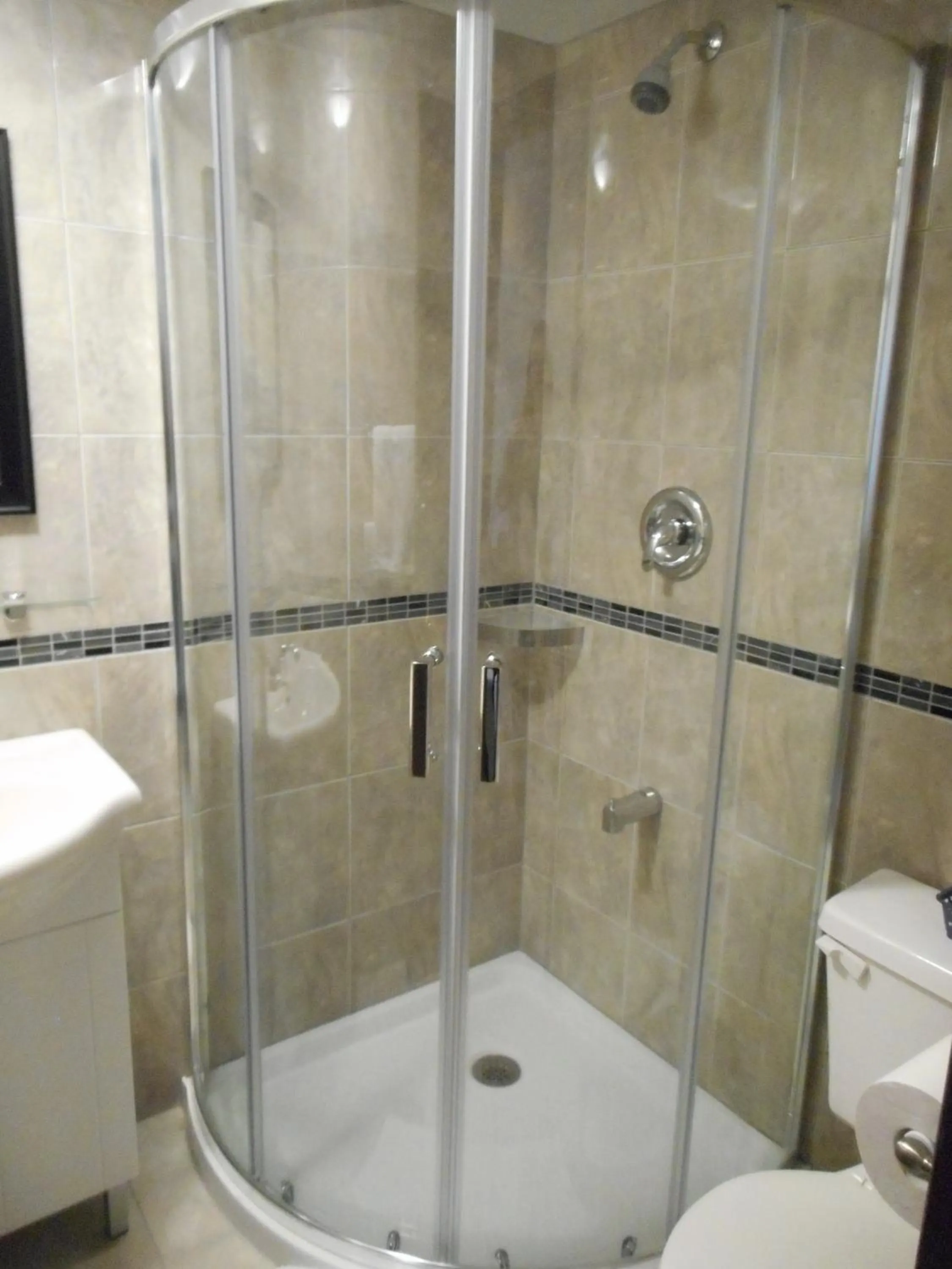 Shower in Hotel Victor