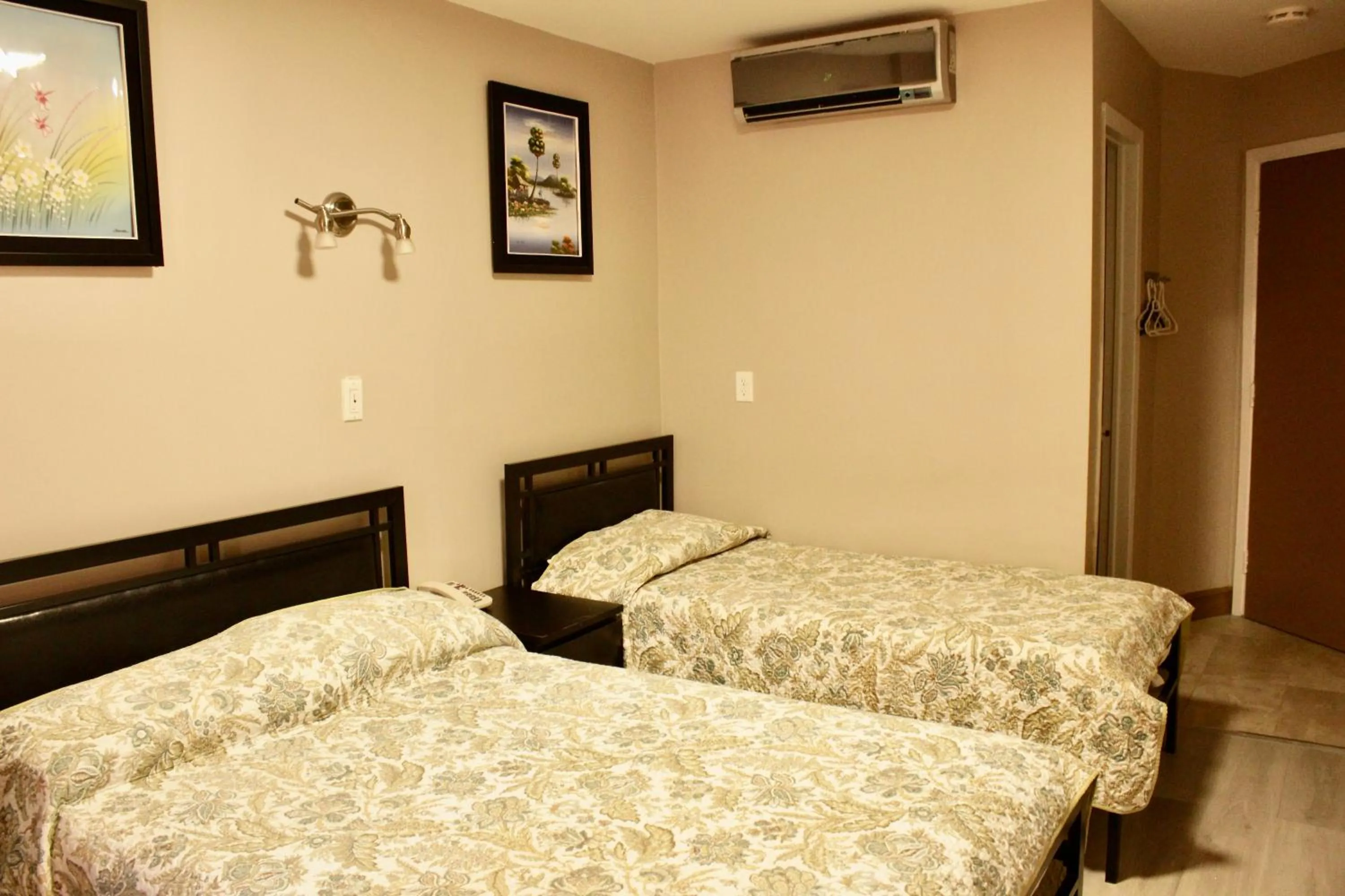 Bedroom, Bed in Hotel Victor