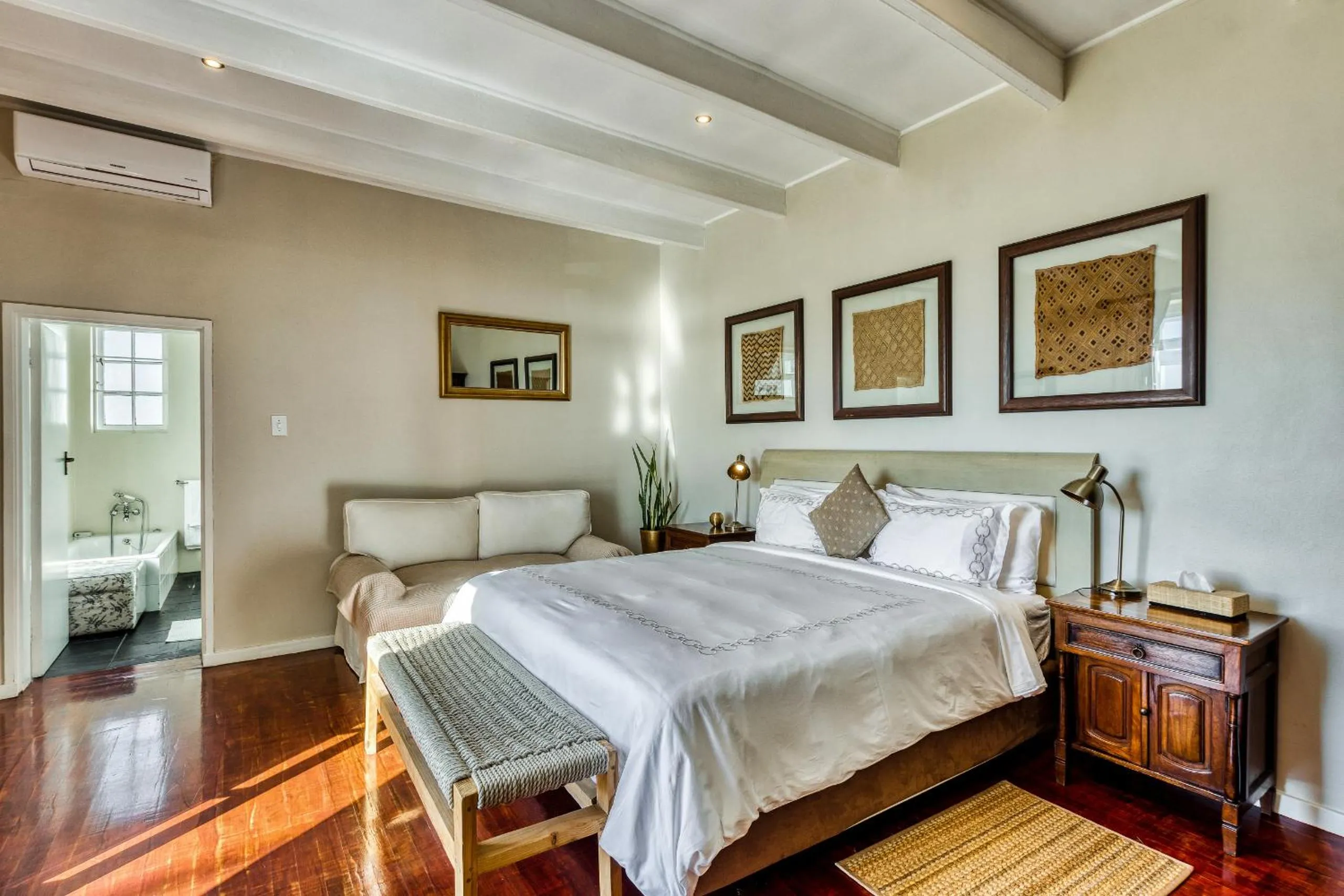 Bedroom, Bed in Manor on the Bay