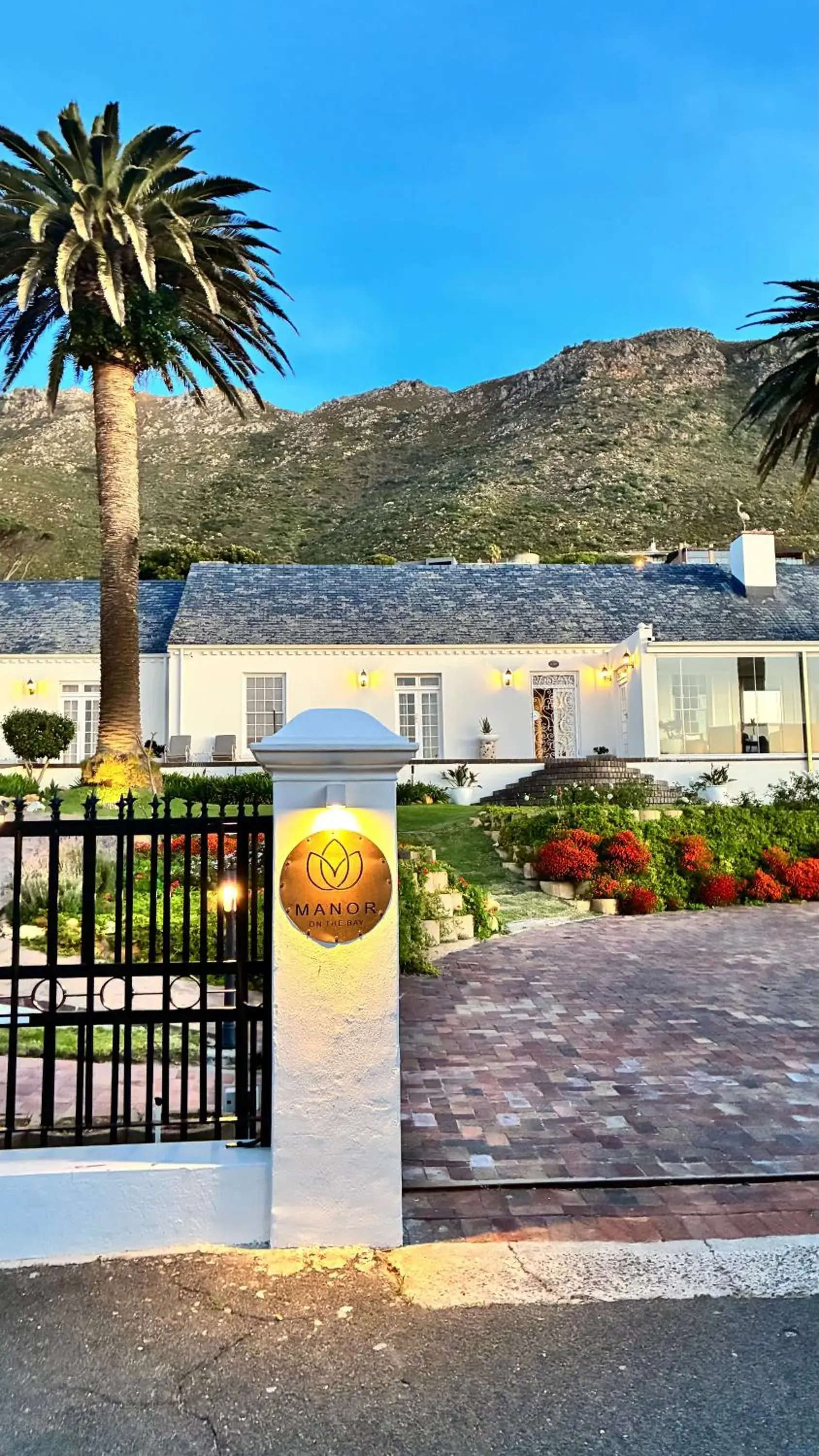 Property building in Manor on the Bay Property building in Manor on the Bay