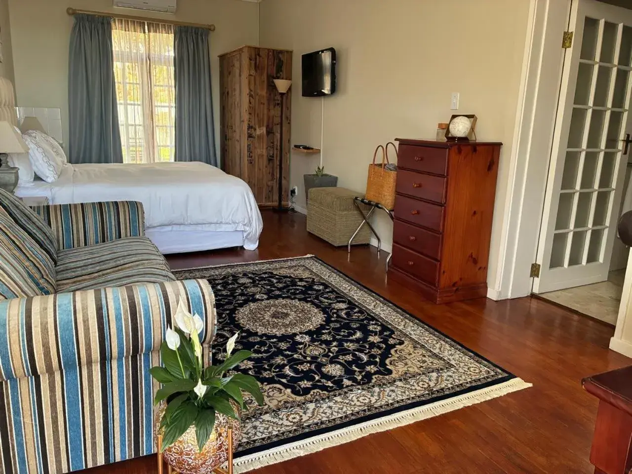 Bedroom, Bed in Manor on the Bay Bedroom, Bed in Manor on the Bay