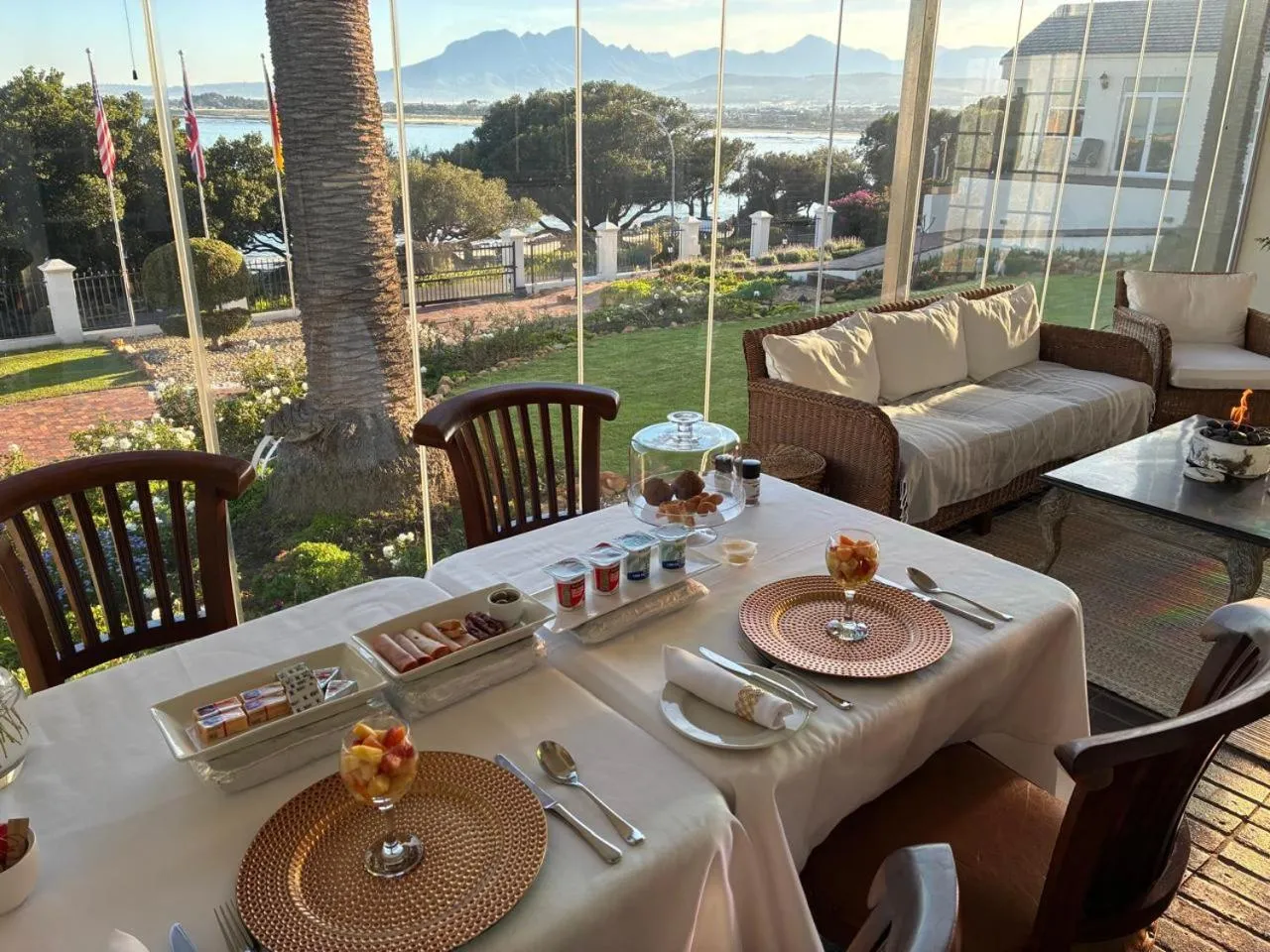 Breakfast in Manor on the Bay