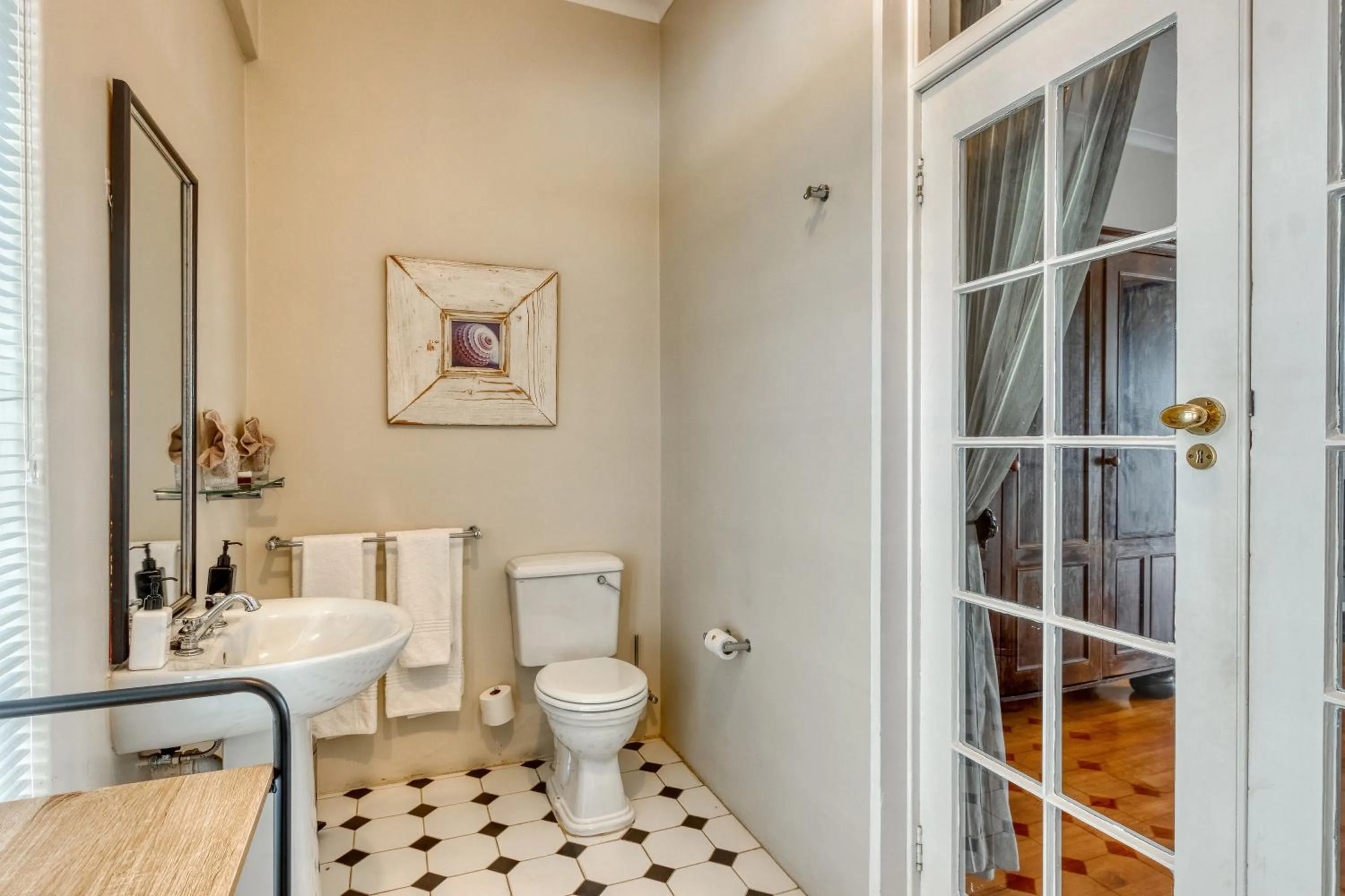 Bathroom in Manor on the Bay