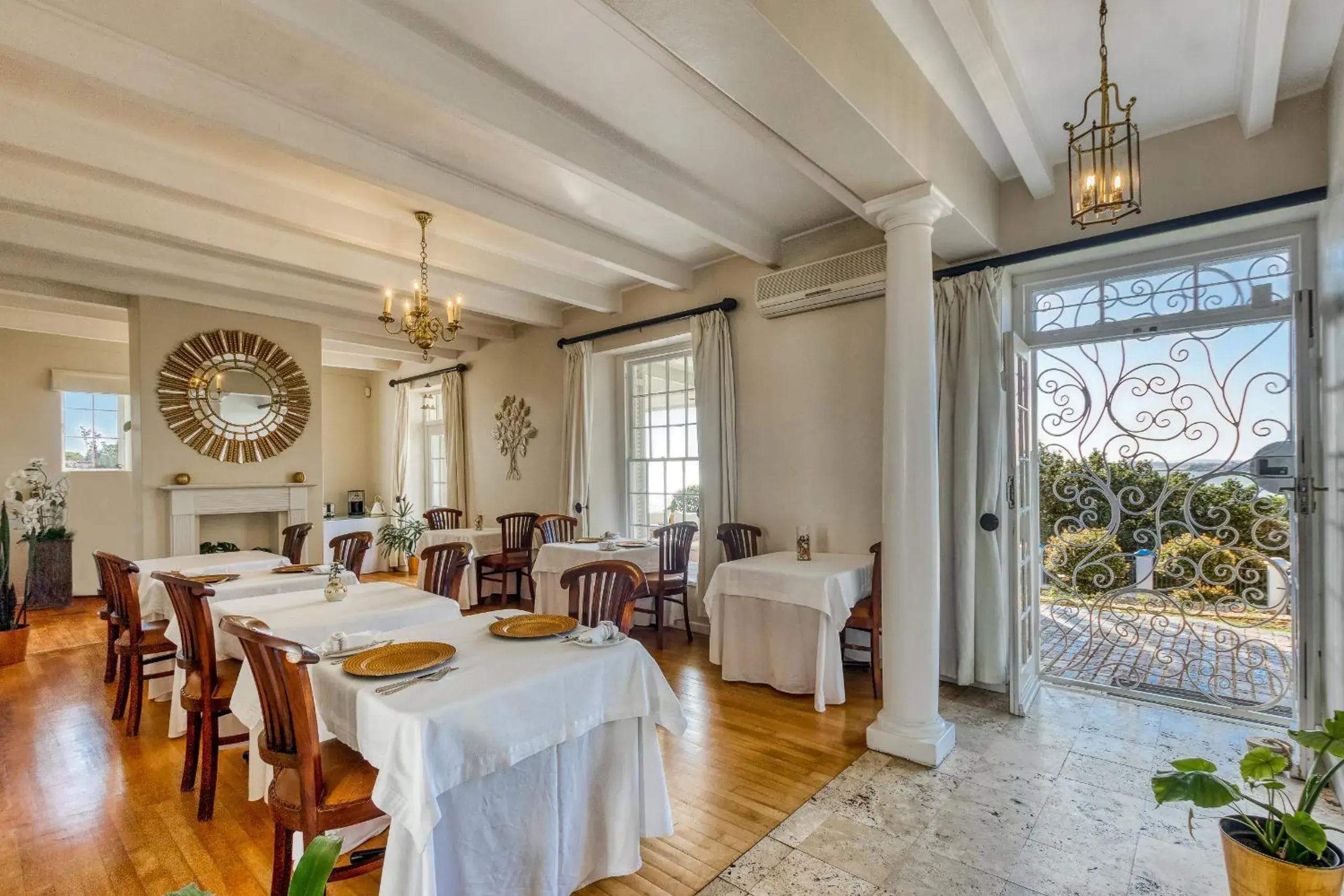 Property building in Manor on the Bay Property building in Manor on the Bay