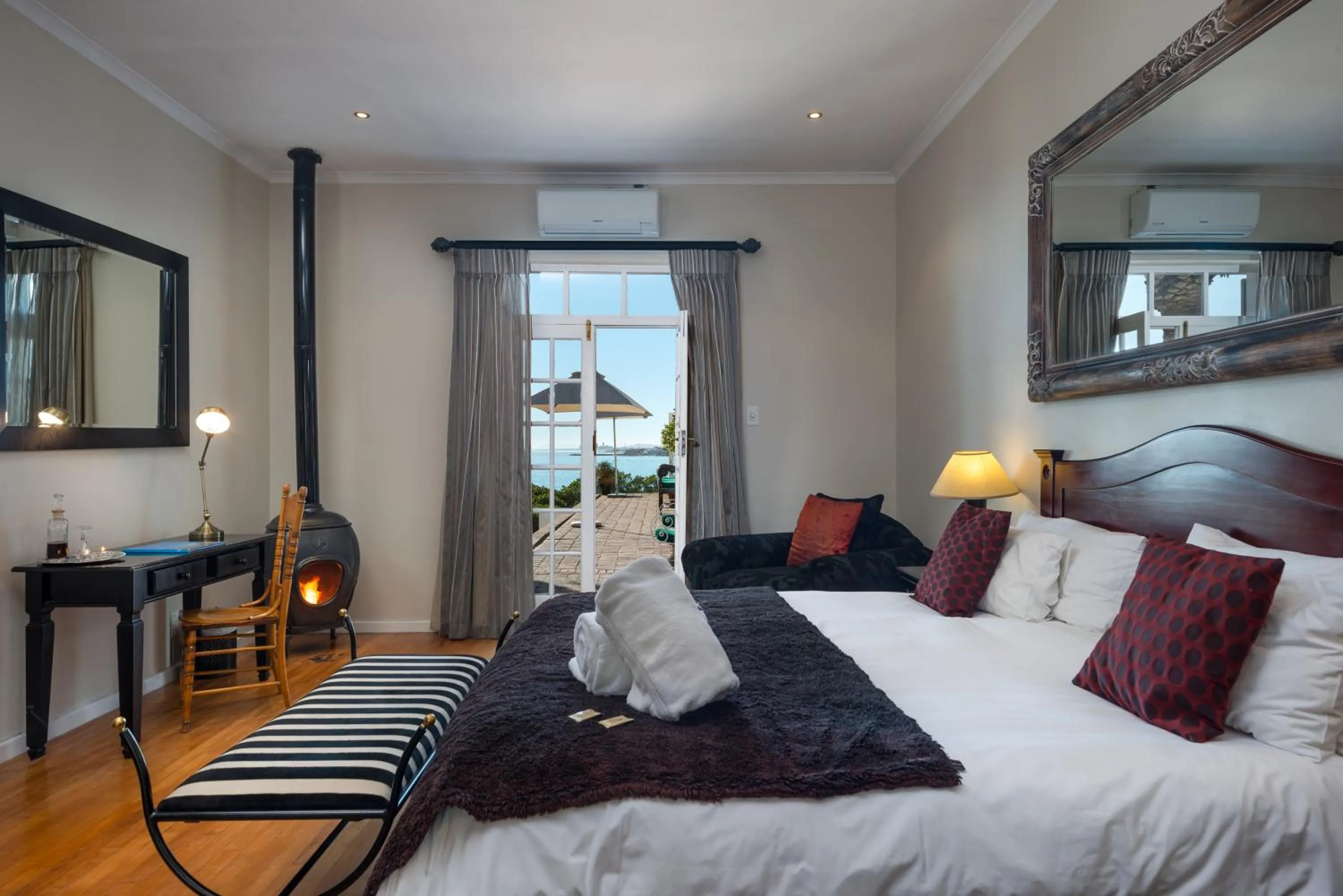 Bedroom, Bed in Manor on the Bay
