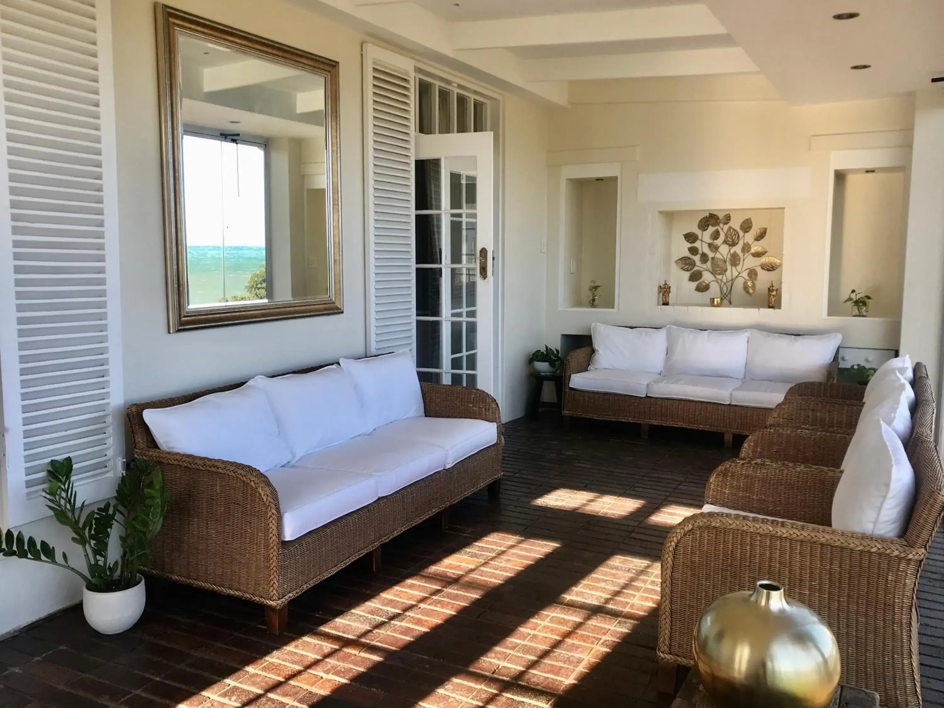 Lounge or bar, Bed in Manor on the Bay Lounge or bar, Bed in Manor on the Bay