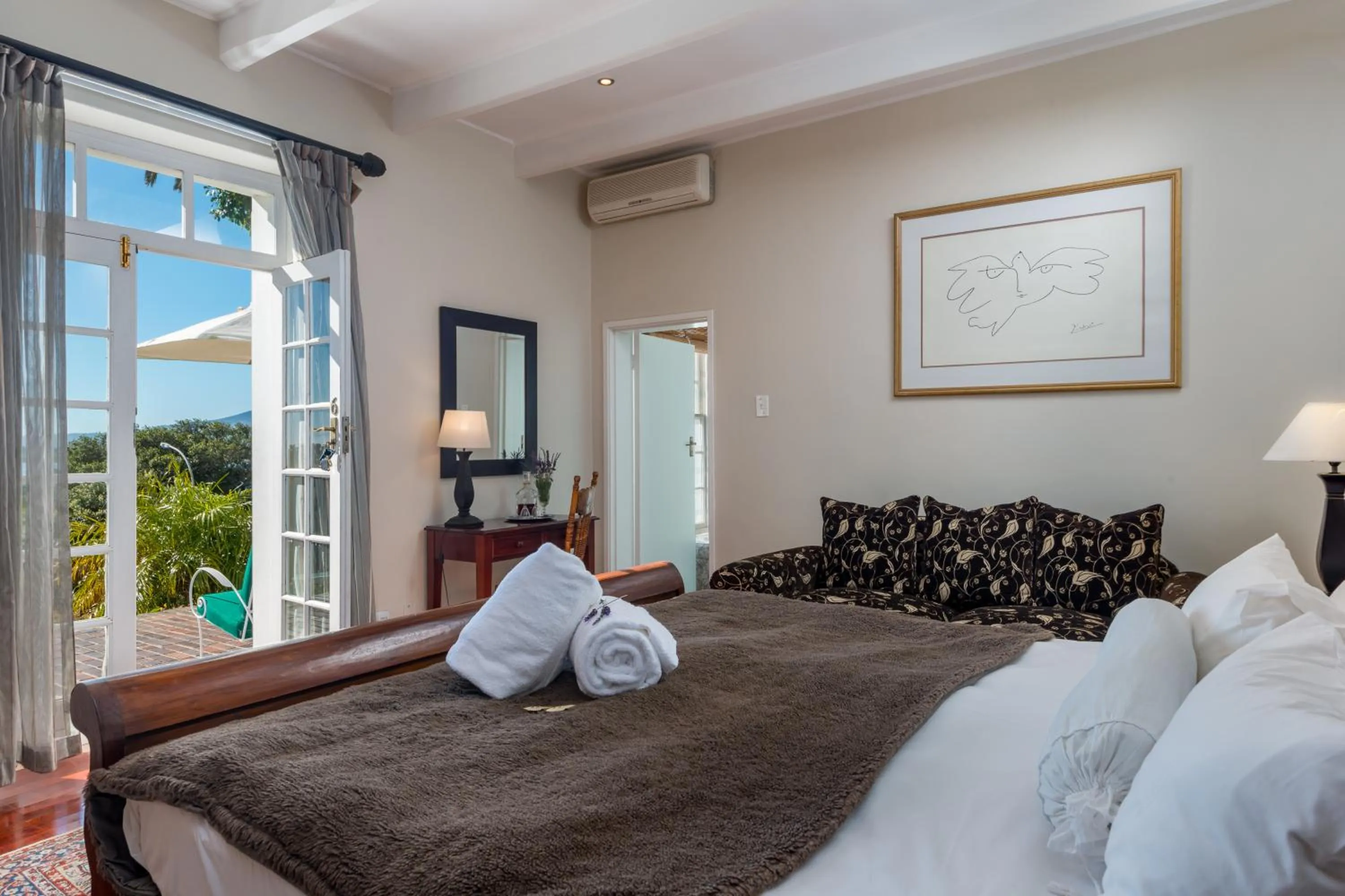 Bedroom, Bed in Manor on the Bay