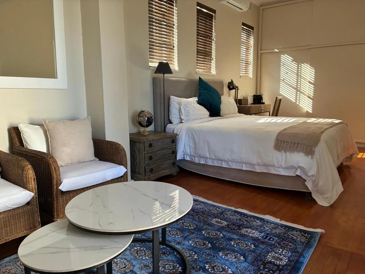 Bedroom, Bed in Manor on the Bay