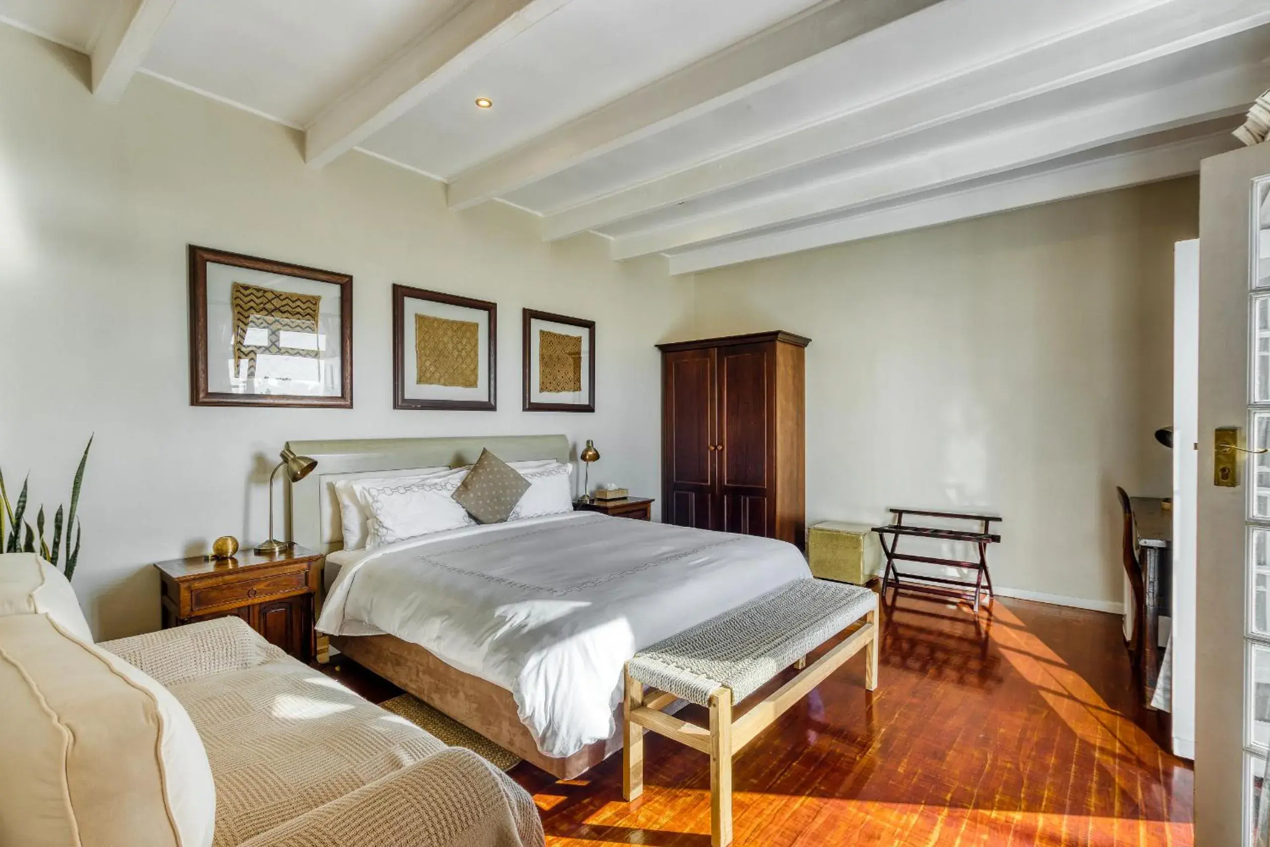 Bedroom, Bed in Manor on the Bay Bedroom, Bed in Manor on the Bay