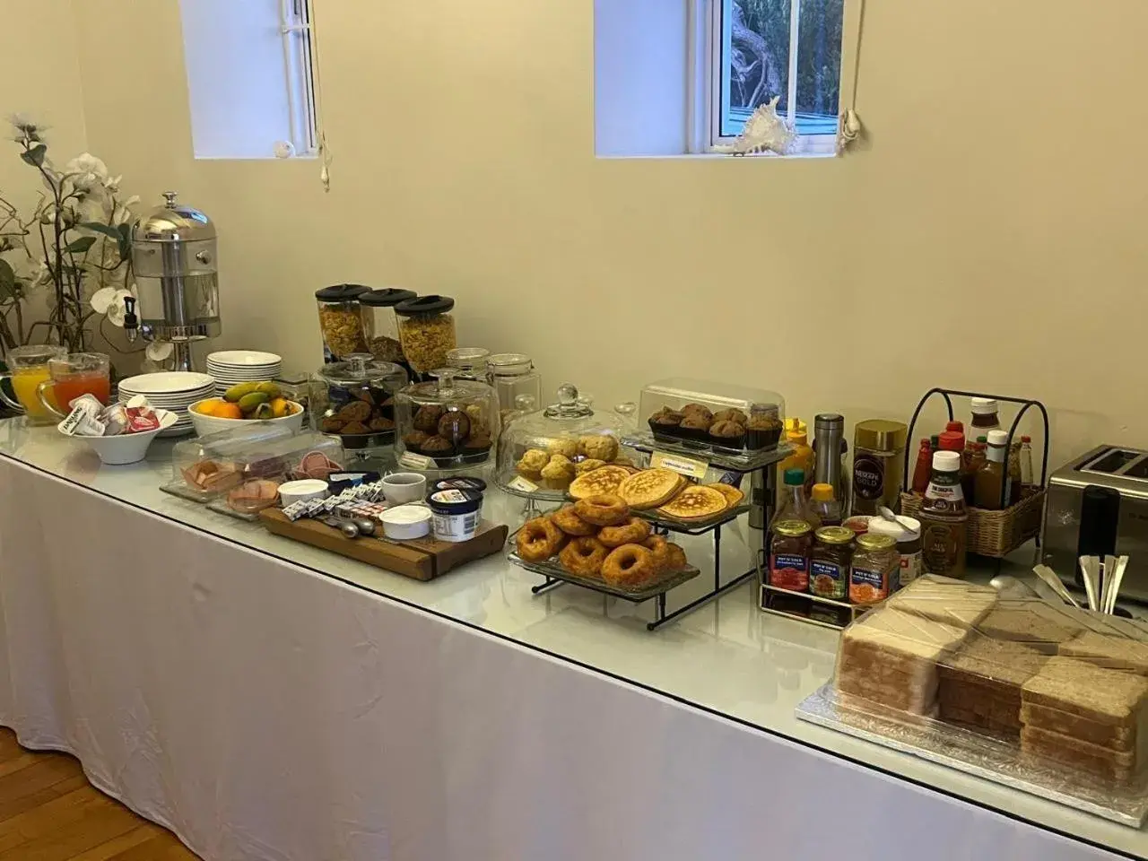 Breakfast in Manor on the Bay Breakfast in Manor on the Bay