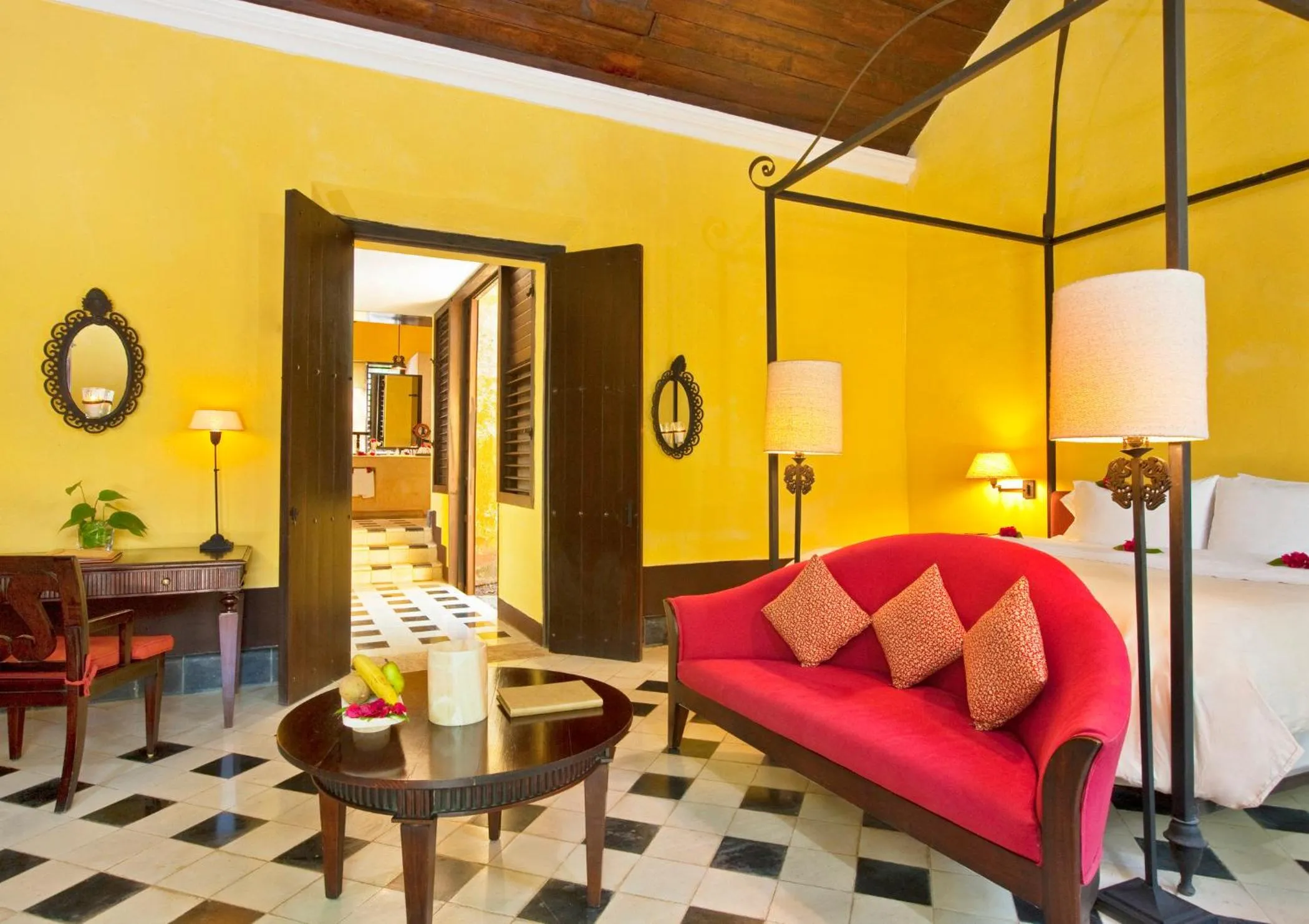 Photo of the whole room in Hacienda Uayamon