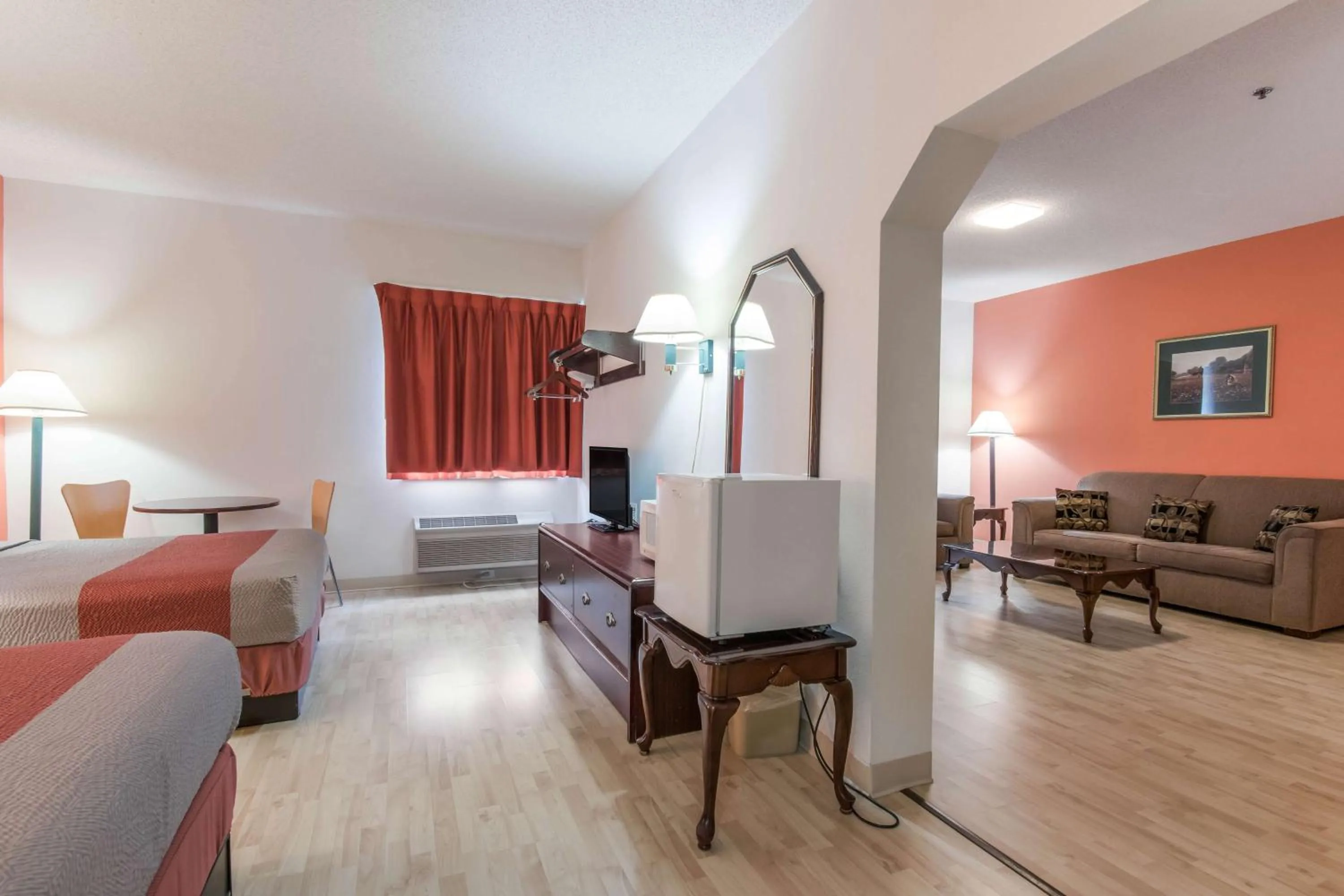 TV and multimedia, Bed in Motel 6-Harrisburg, PA - Hershey North