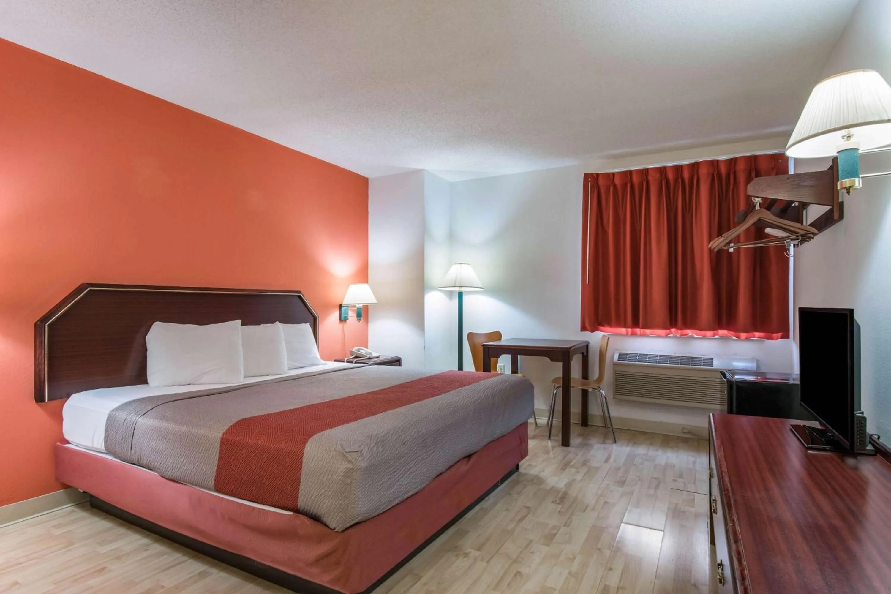 King Room - single occupancy - Disability Access in Motel 6-Harrisburg, PA - Hershey North