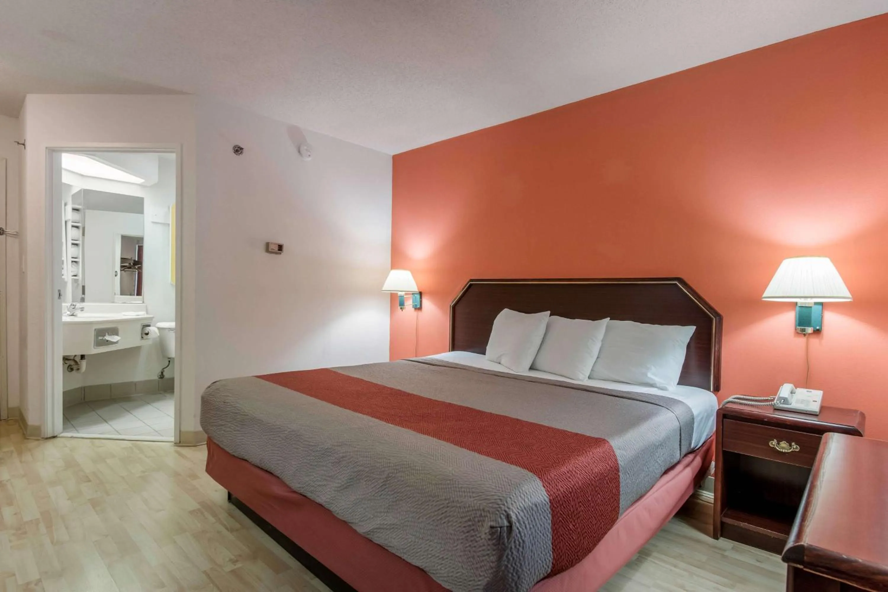 King Room - single occupancy - Non-Smoking in Motel 6-Harrisburg, PA - Hershey North