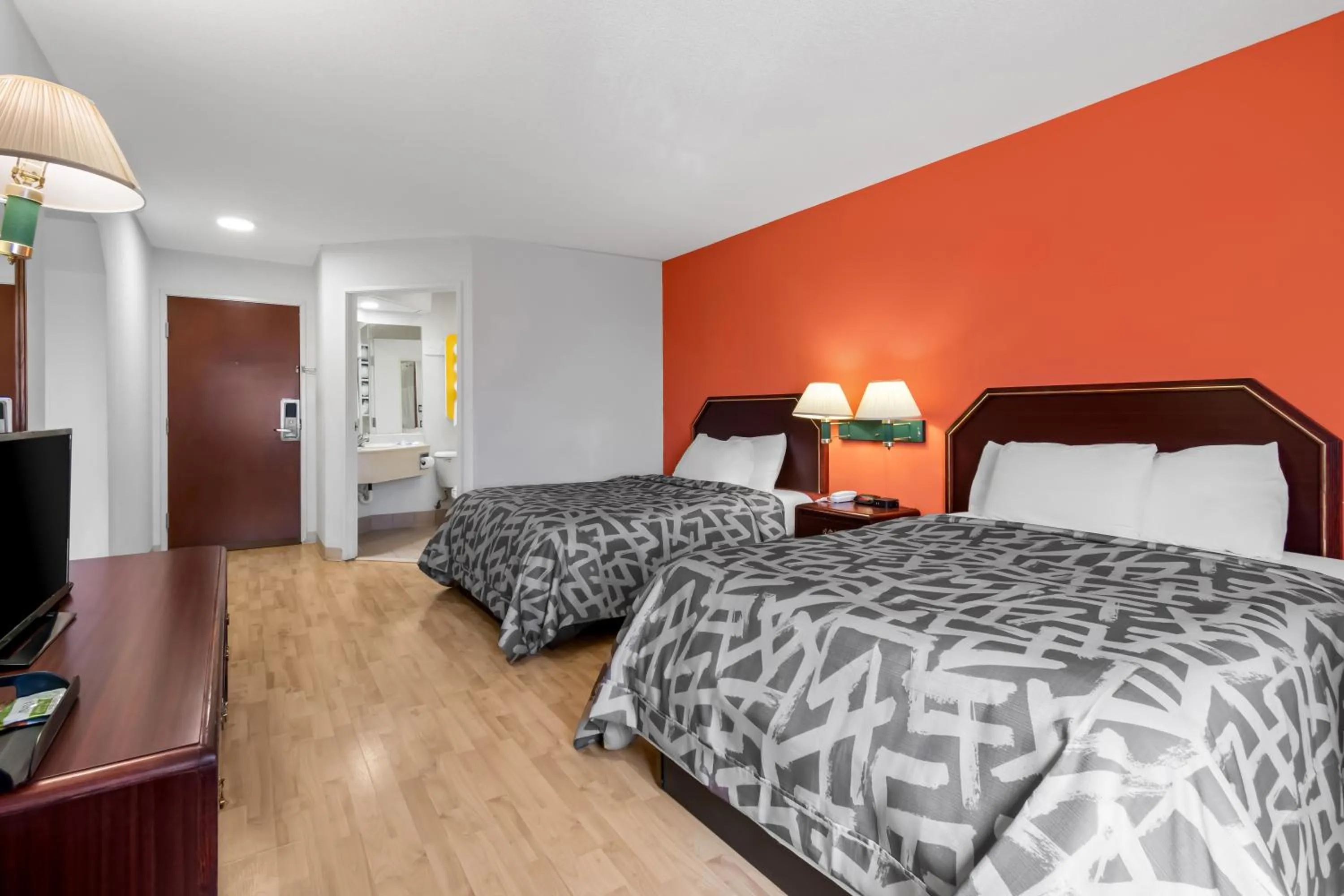 Bed in Scottish Inns & Suites - North Hershey