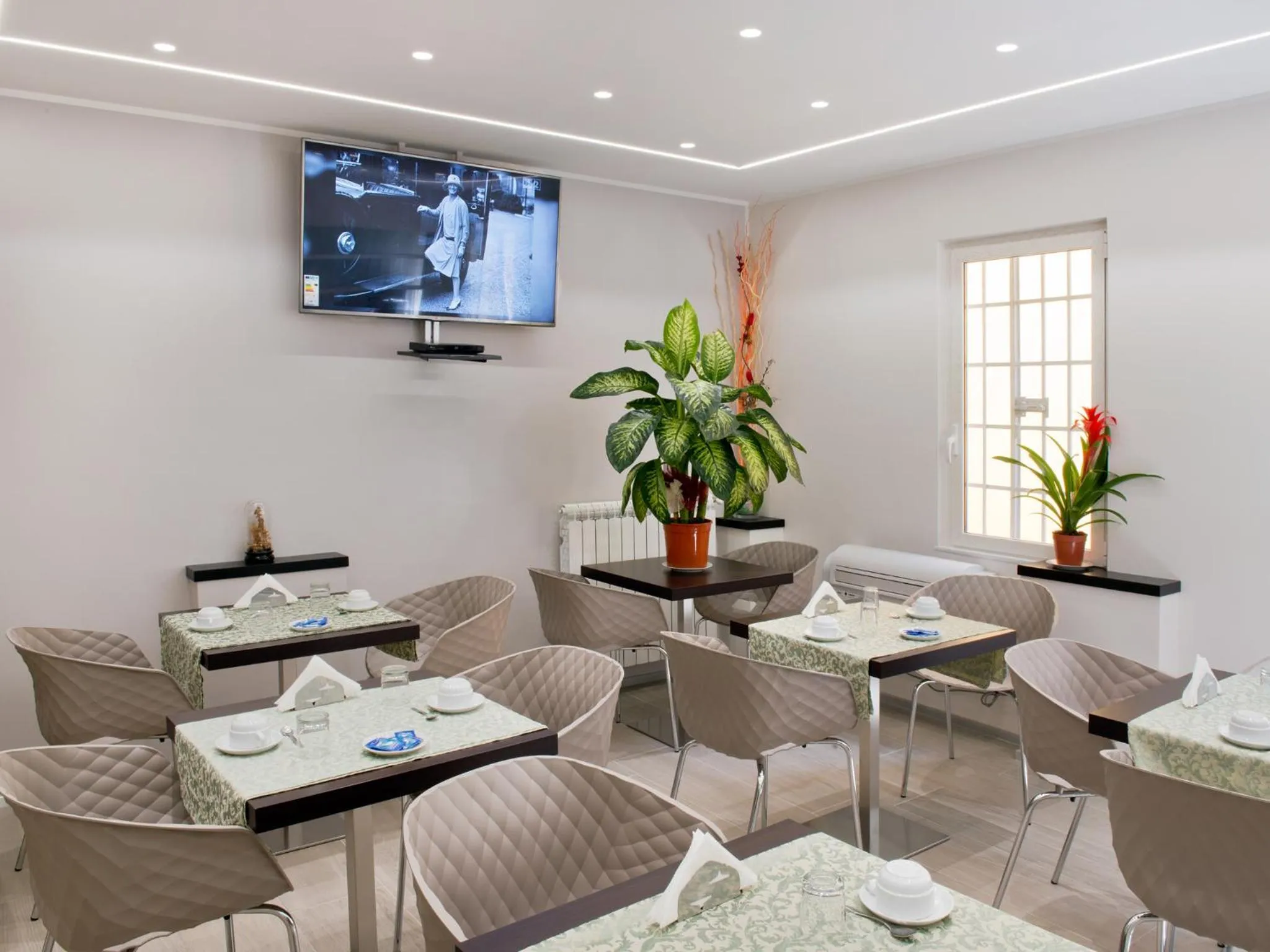 Restaurant/places to eat in Albergo Marechiaro