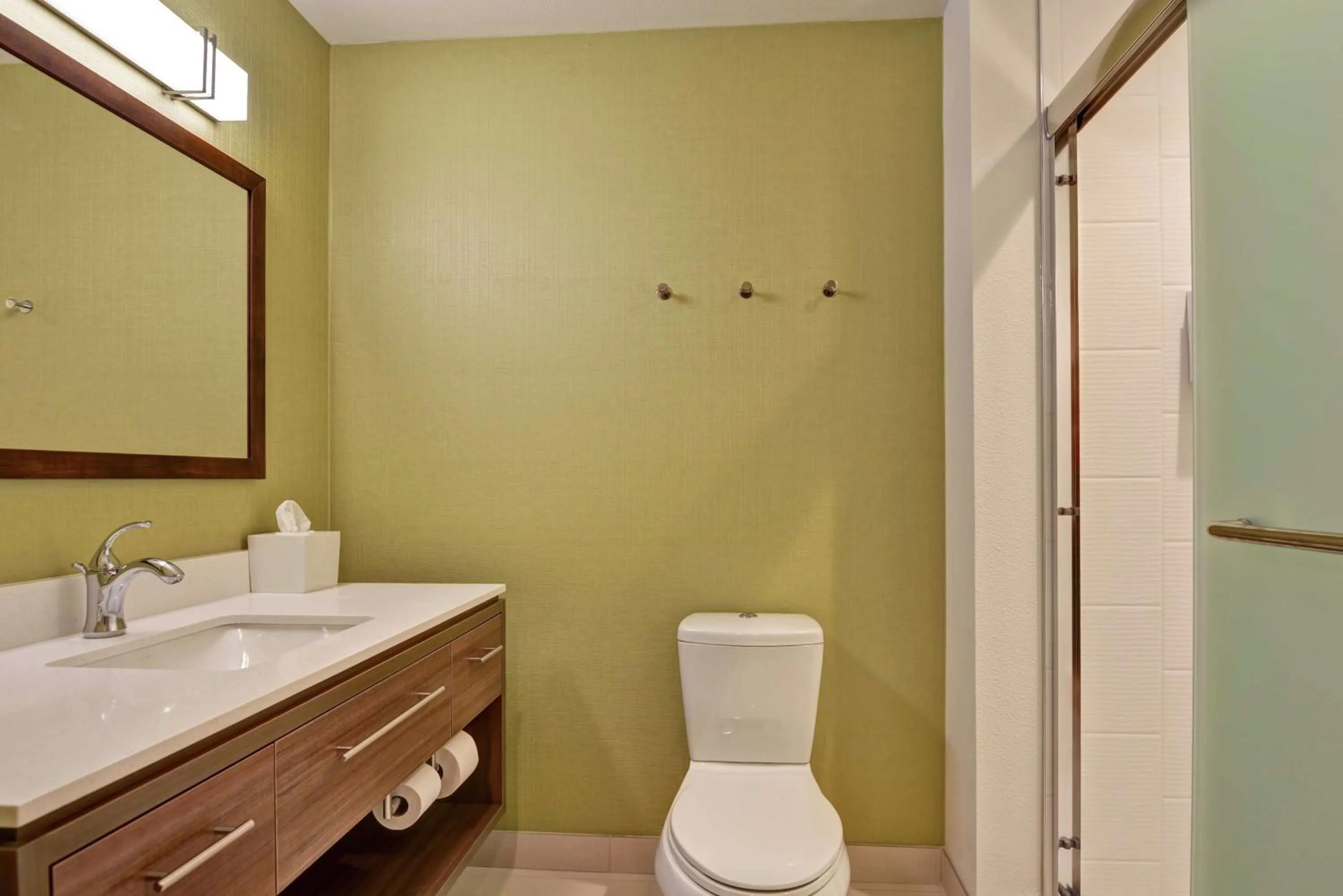 Bathroom in Home2 Suites by Hilton Rochester Mayo Clinic Area