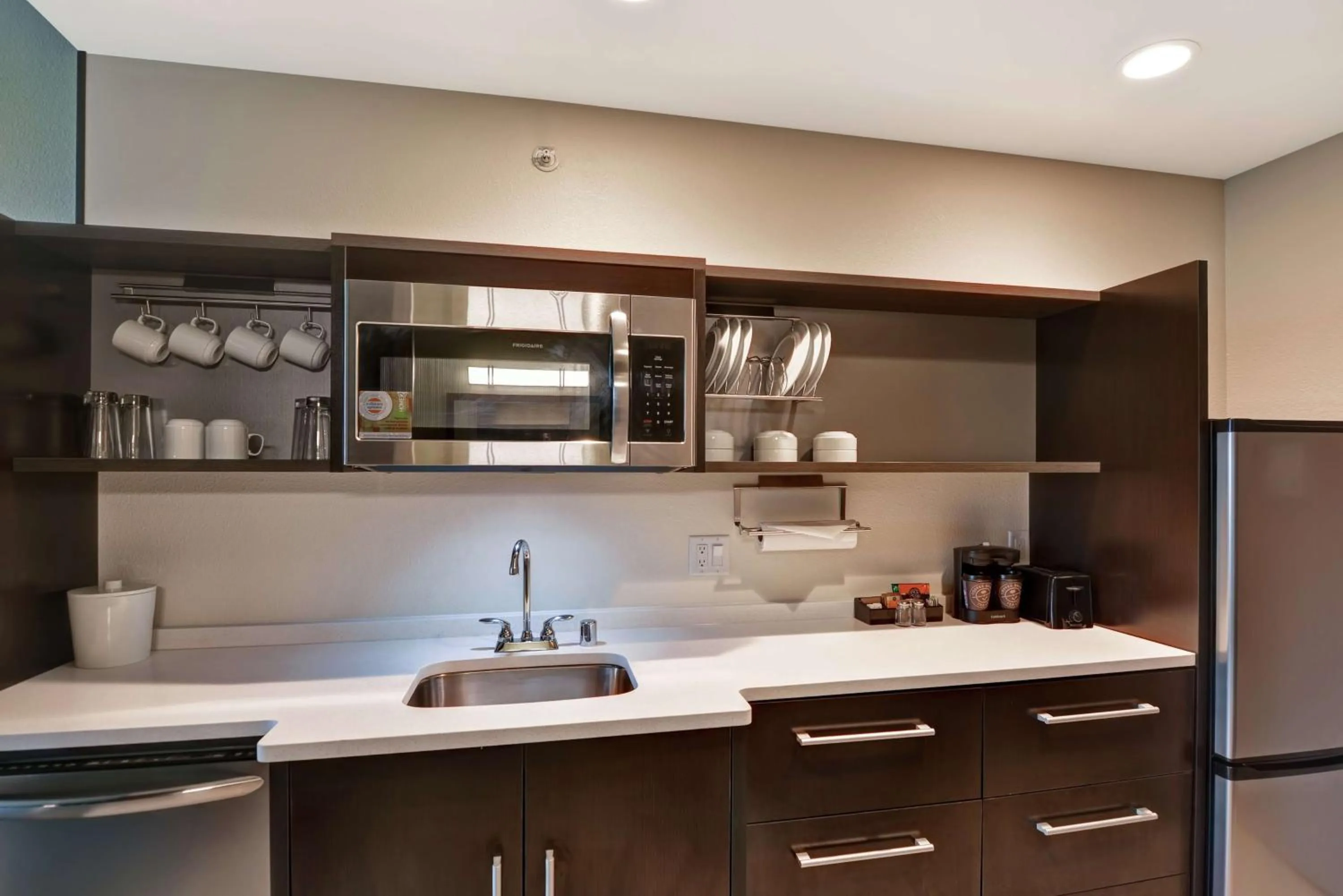 Kitchen or kitchenette in Home2 Suites by Hilton Rochester Mayo Clinic Area