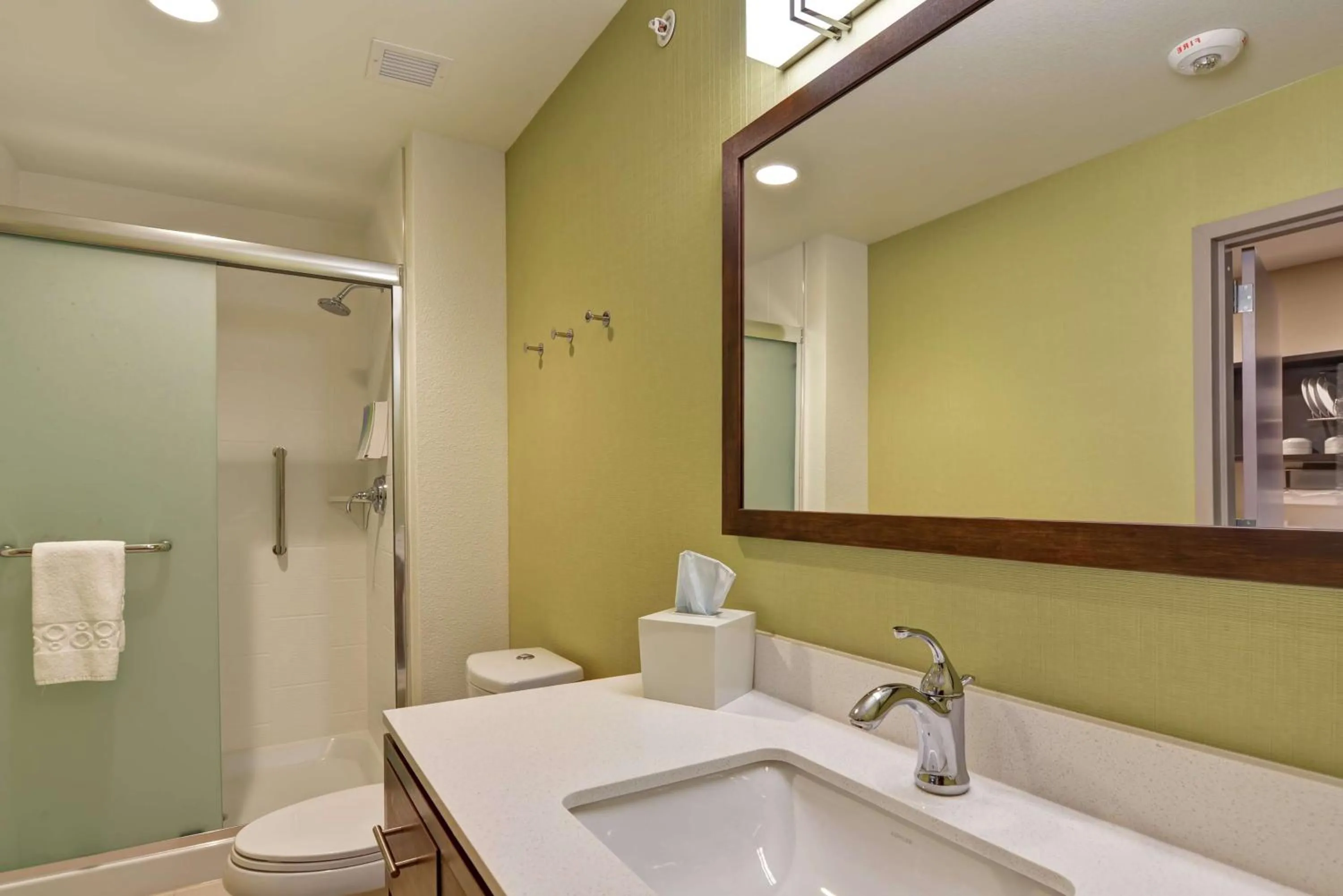 Bathroom in Home2 Suites by Hilton Rochester Mayo Clinic Area