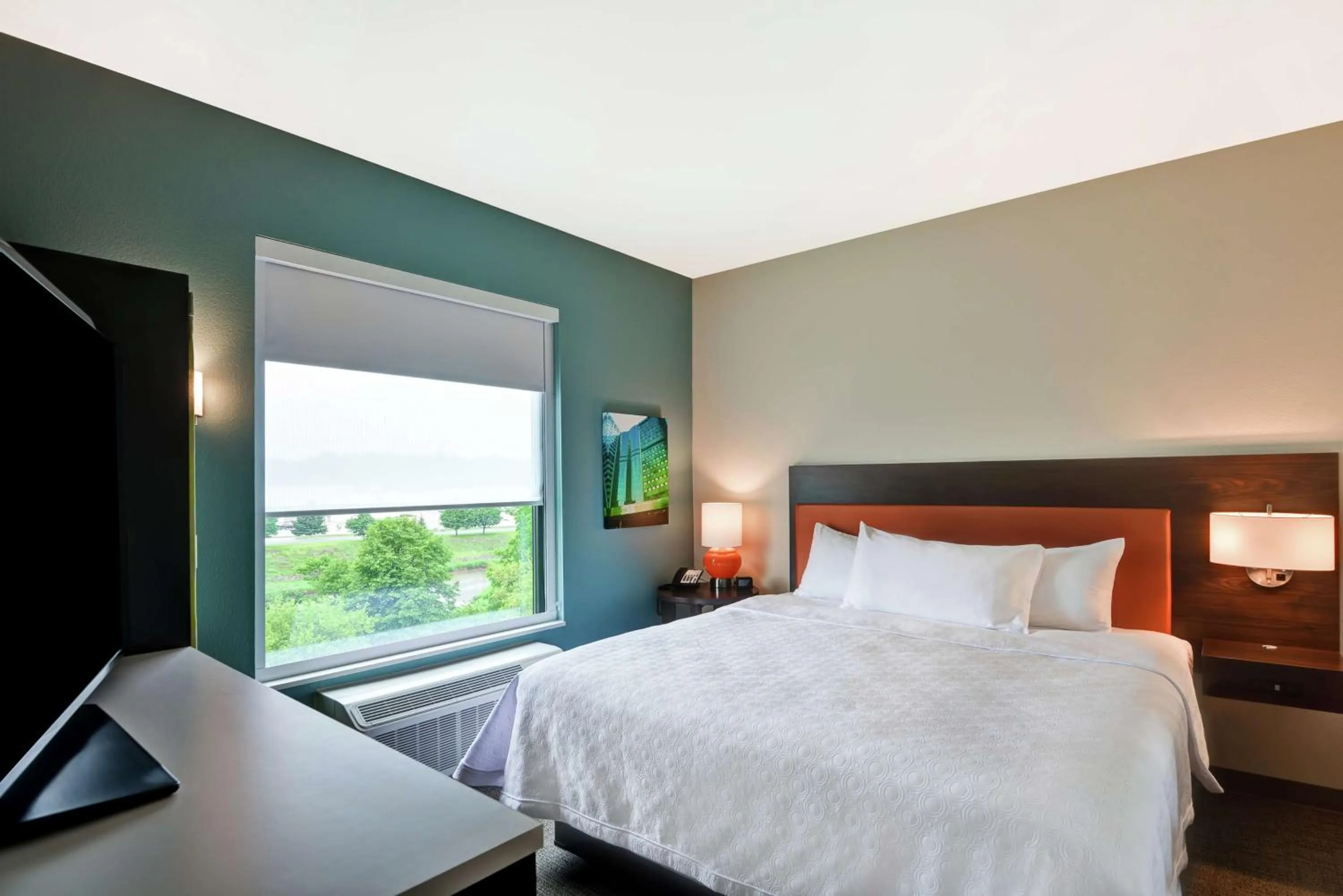 Bed in Home2 Suites by Hilton Rochester Mayo Clinic Area