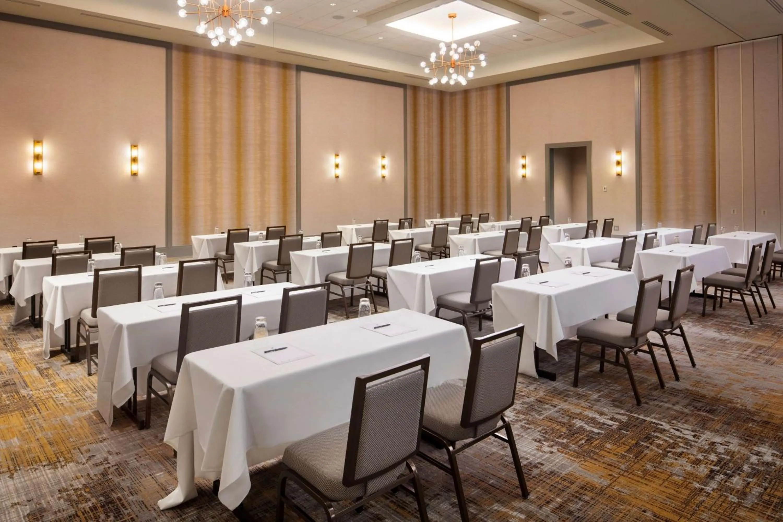 Meeting/conference room in Embassy Suites by Hilton South Bend