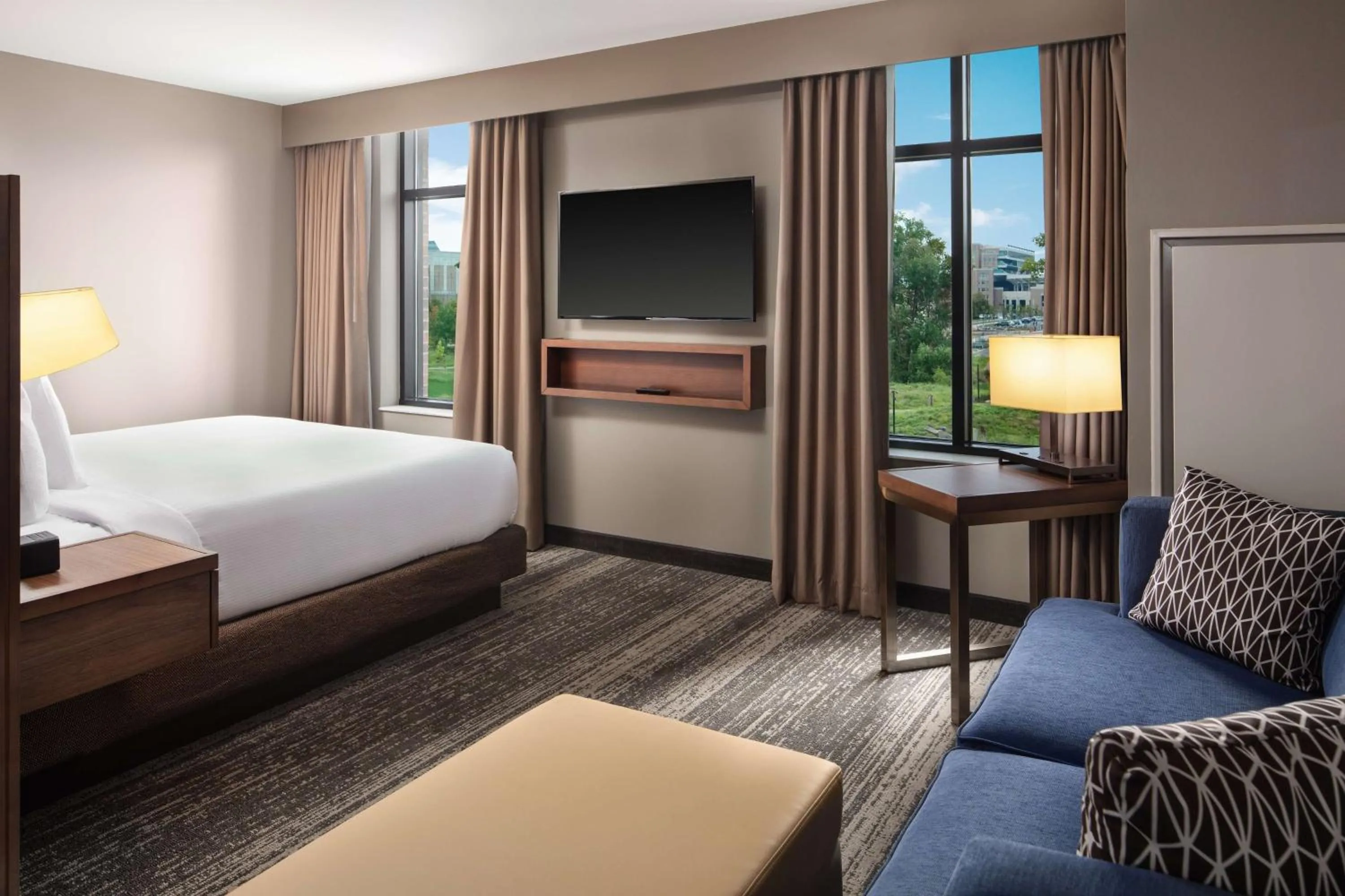 Bedroom, Bed in Embassy Suites by Hilton South Bend