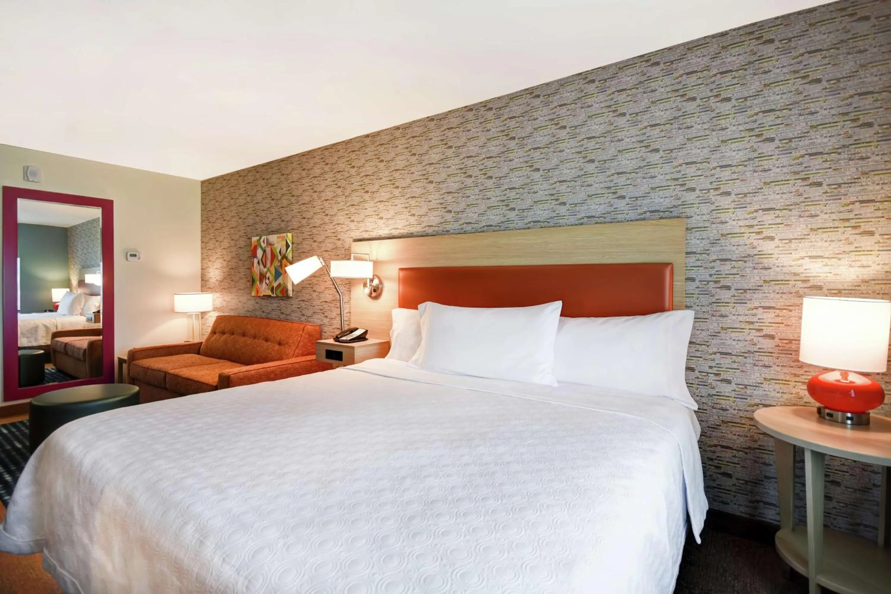 Living room, Bed in Home2 Suites by Hilton Victorville