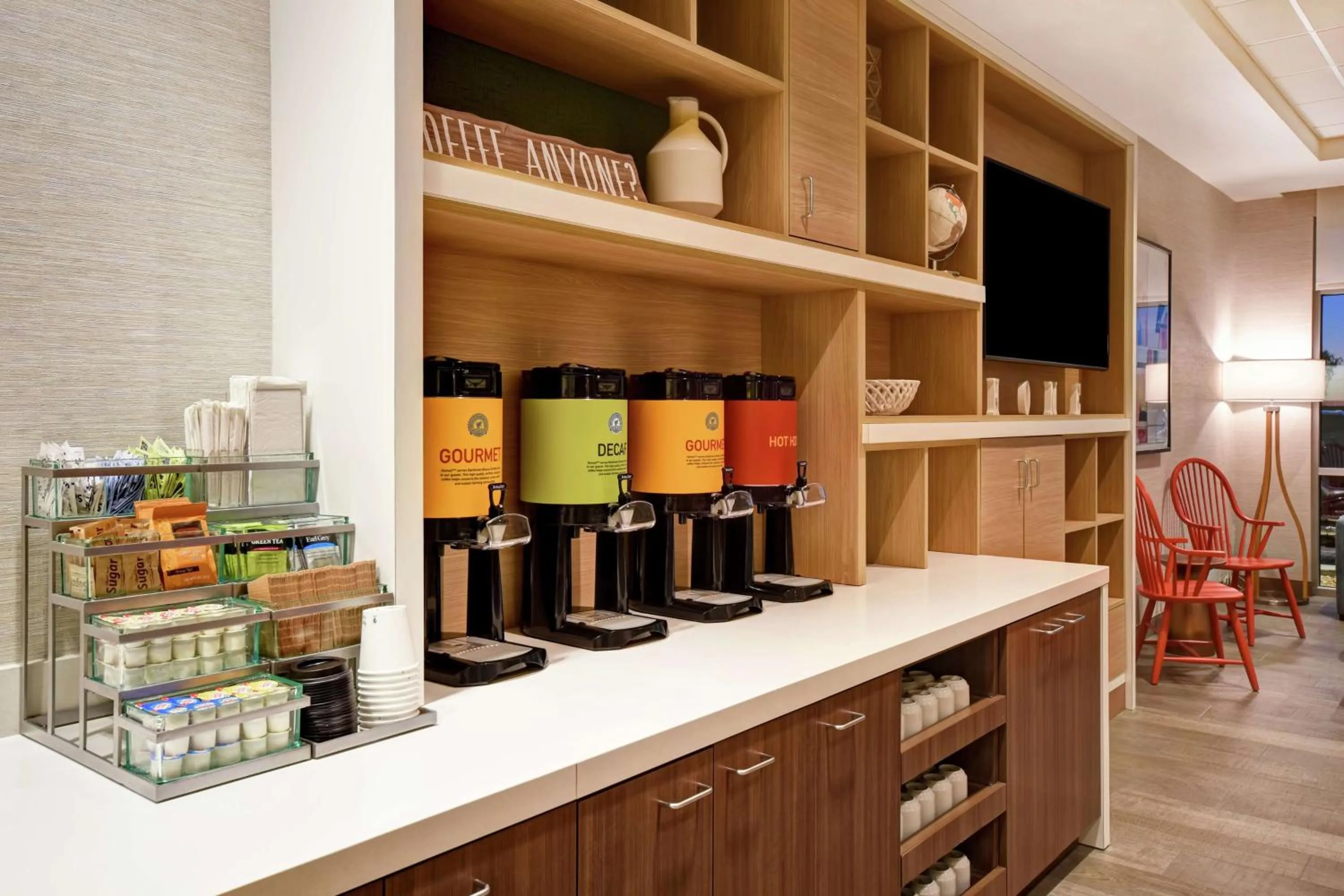 Dining area in Home2 Suites by Hilton Victorville